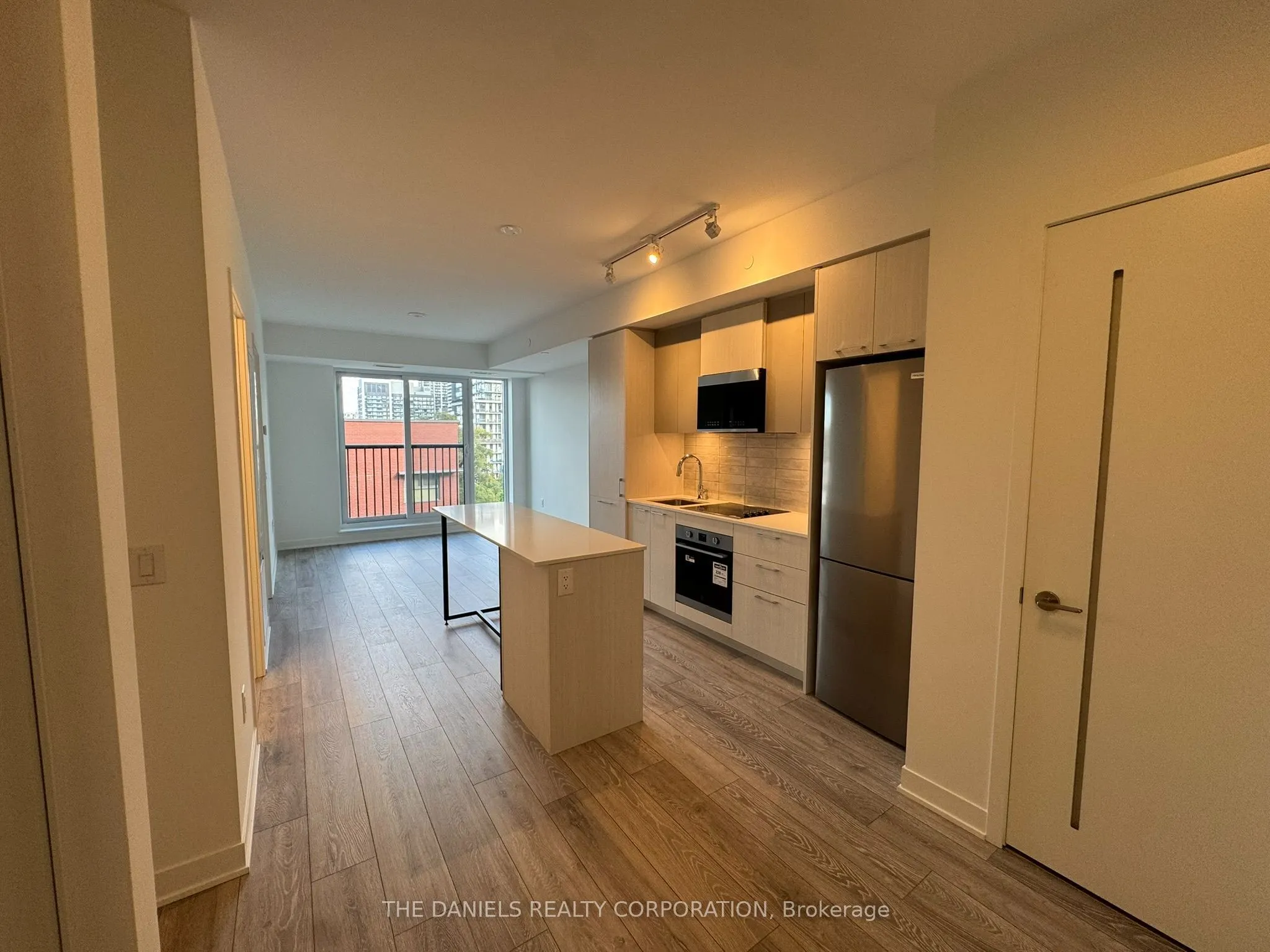 10 Oak Street #411