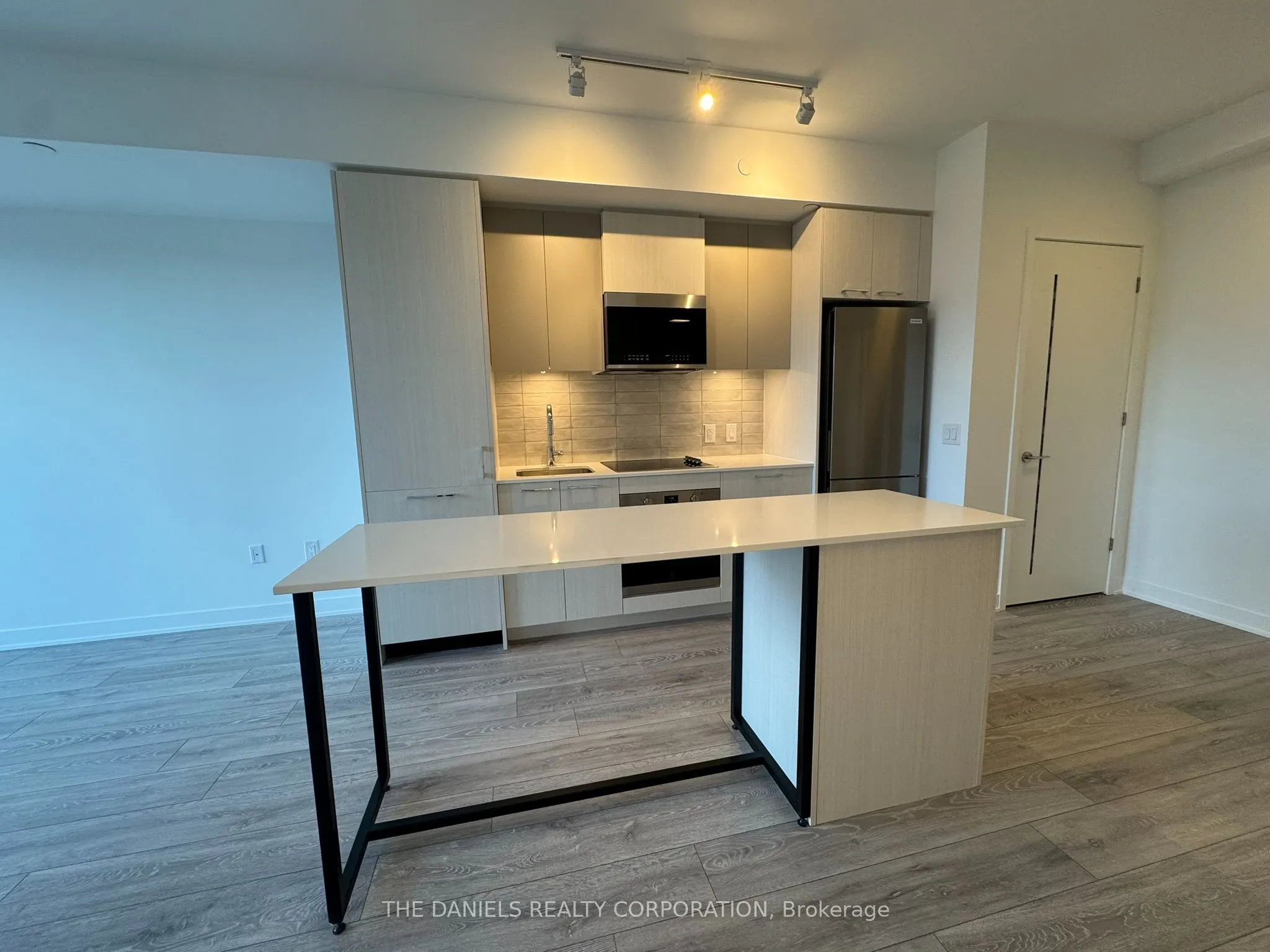 10 Oak Street #411