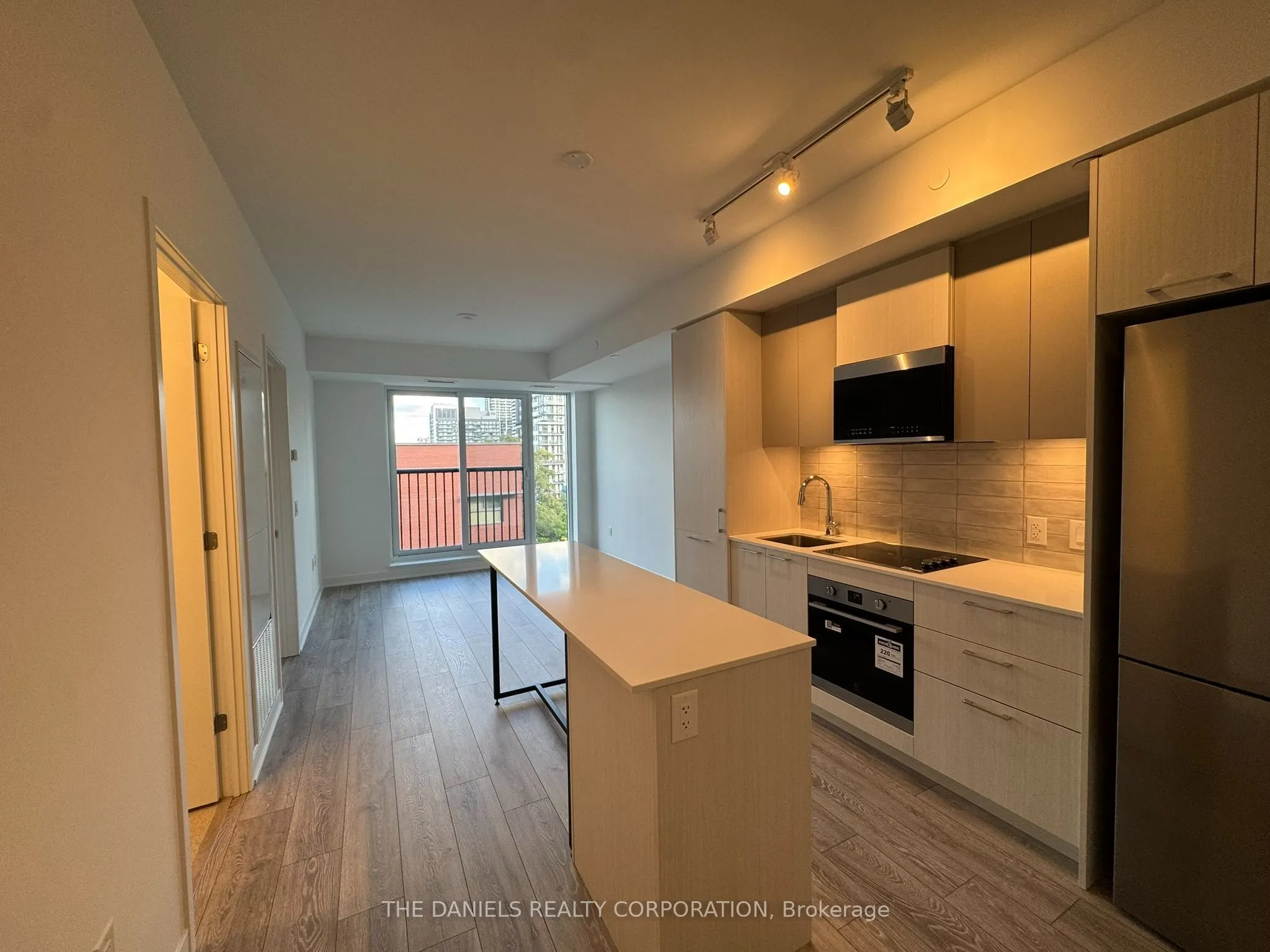 10 Oak Street #411