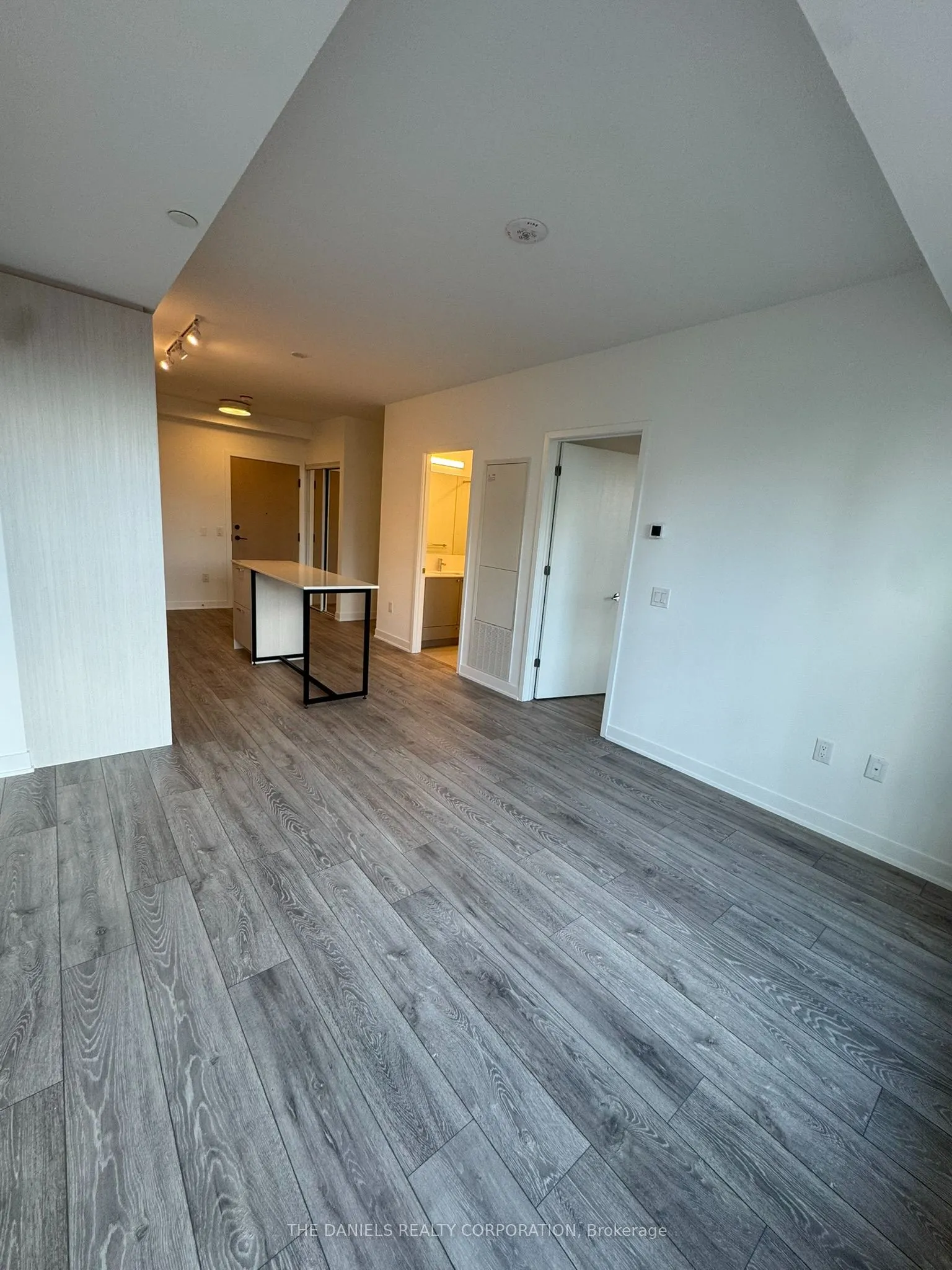 10 Oak Street #411