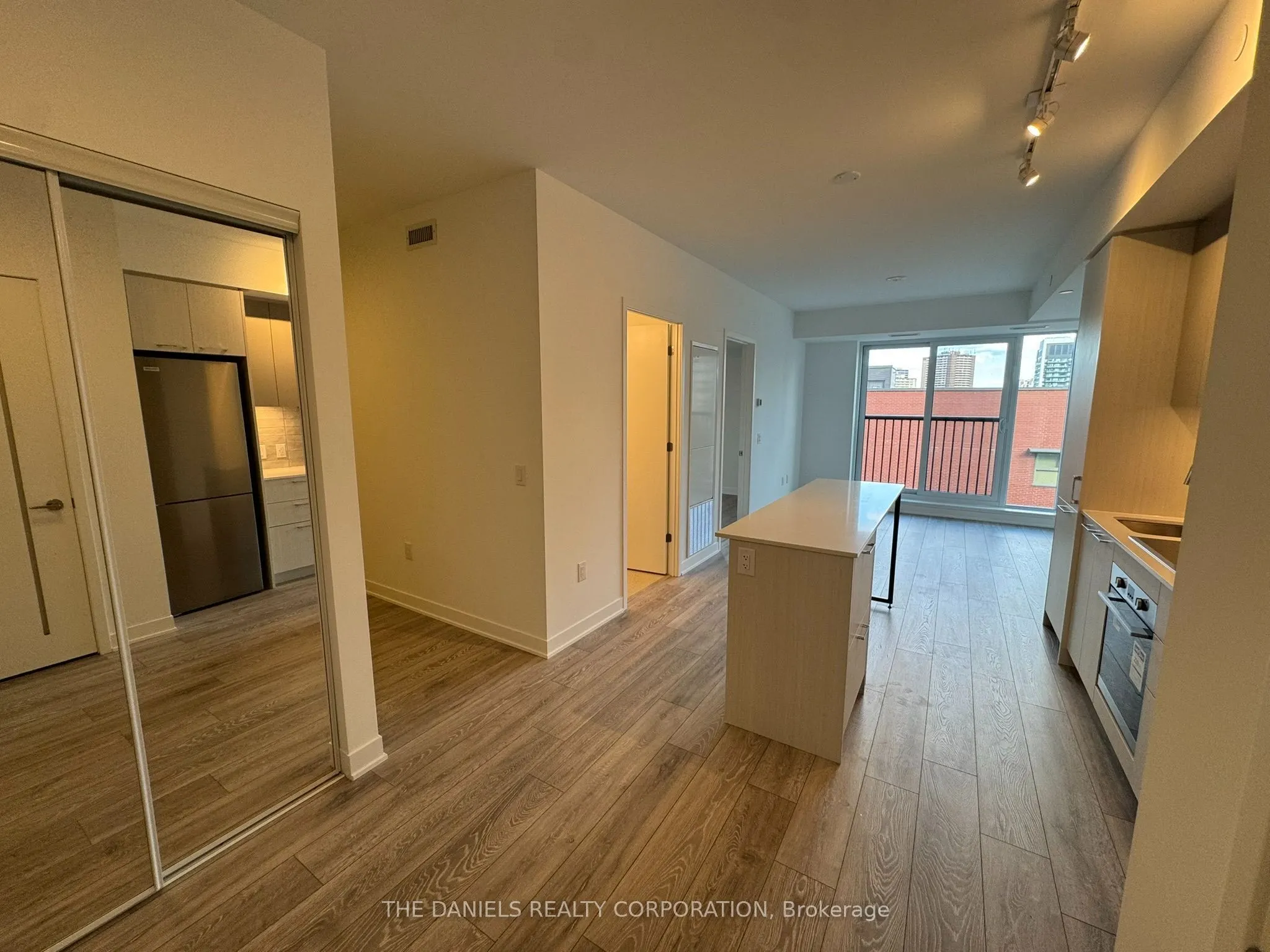 10 Oak Street #411