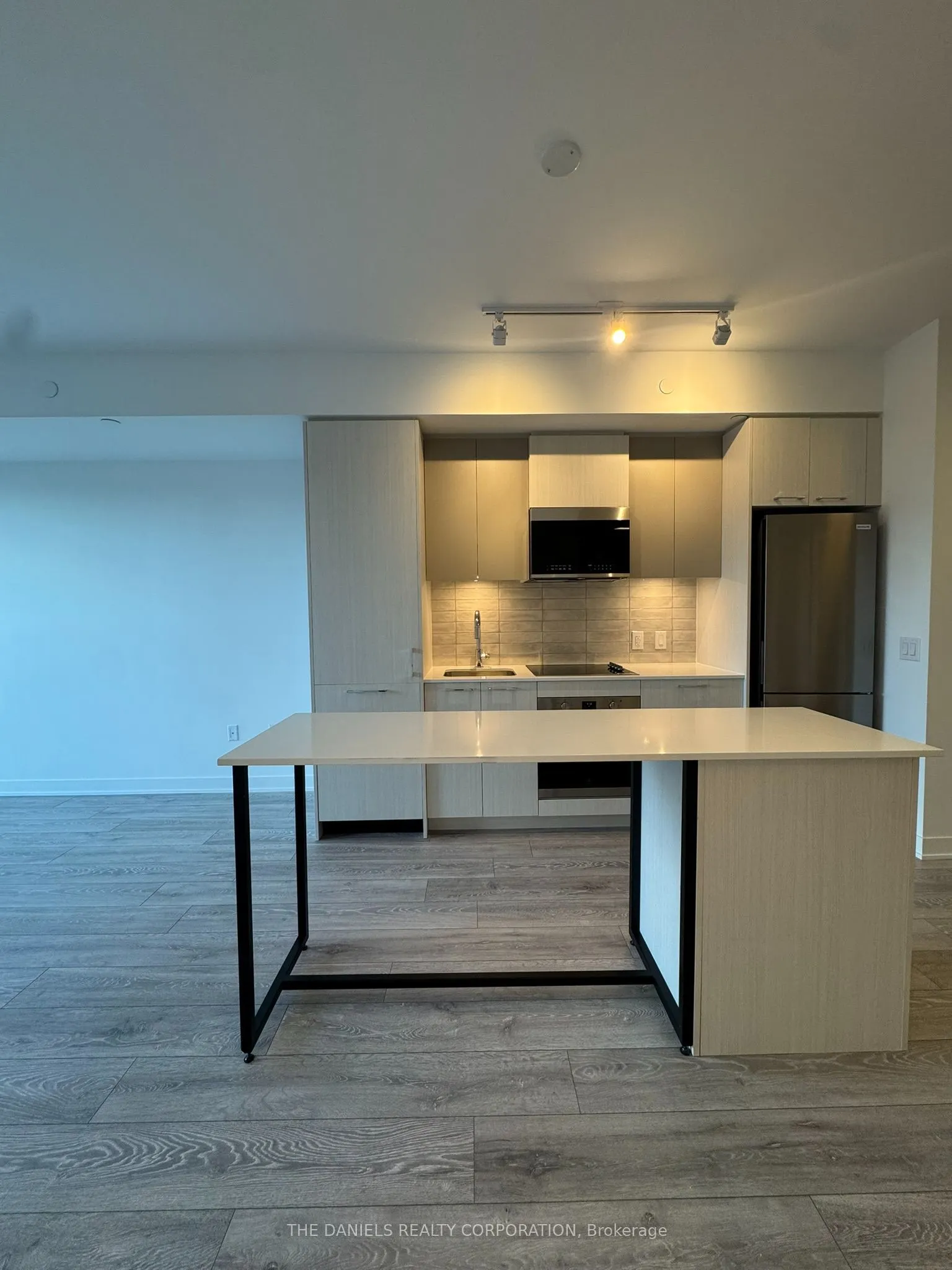 10 Oak Street #411
