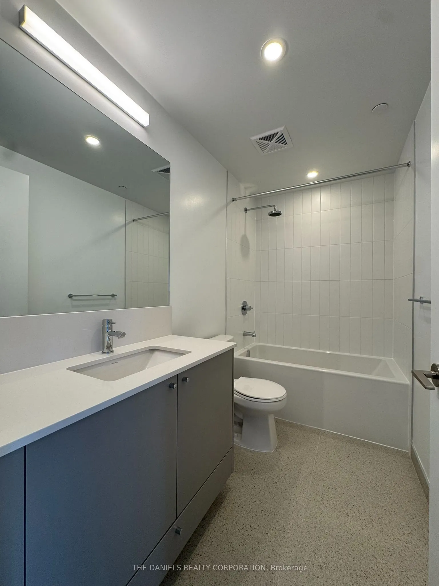 10 Oak Street #411