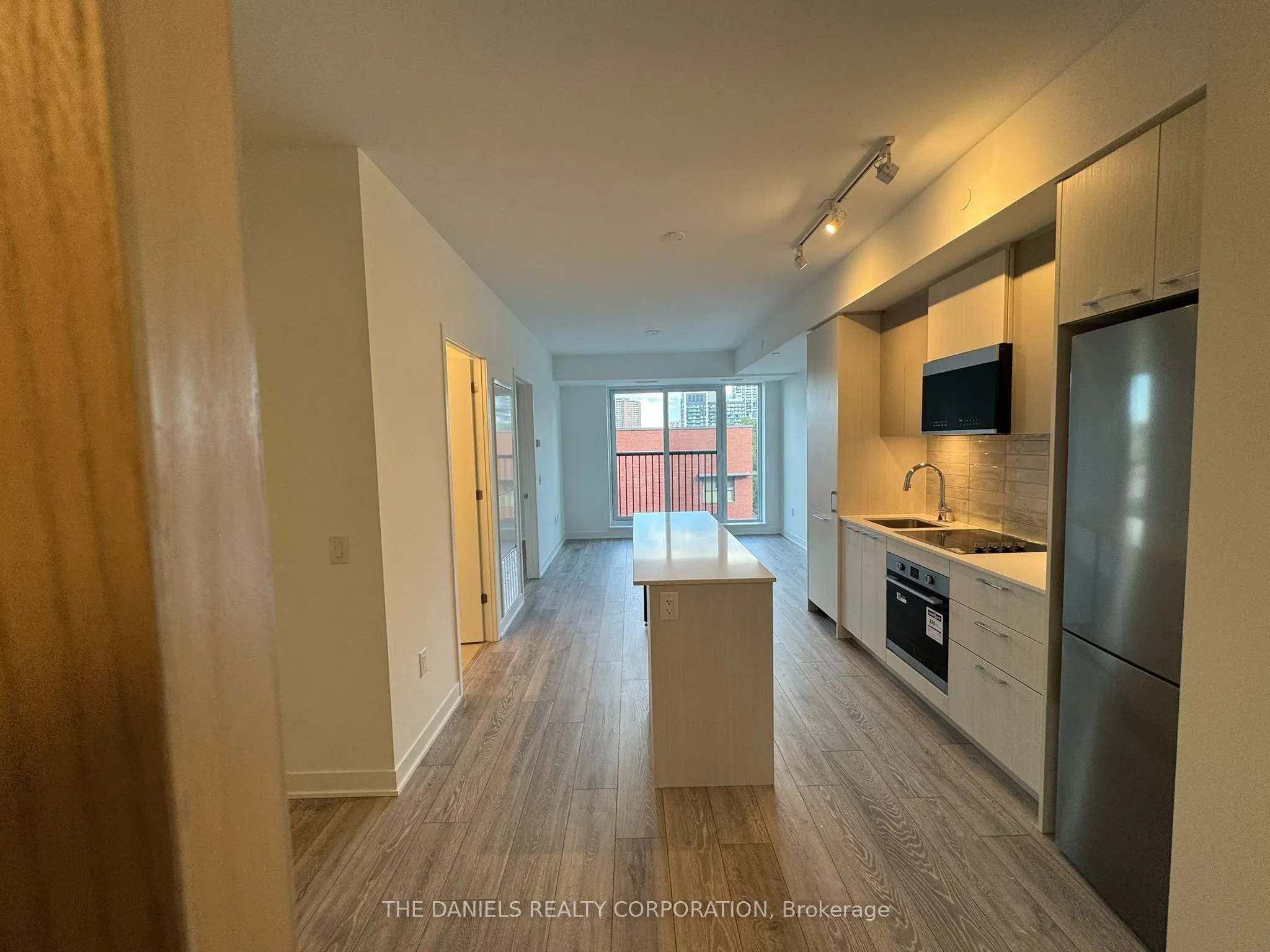 10 Oak Street #411