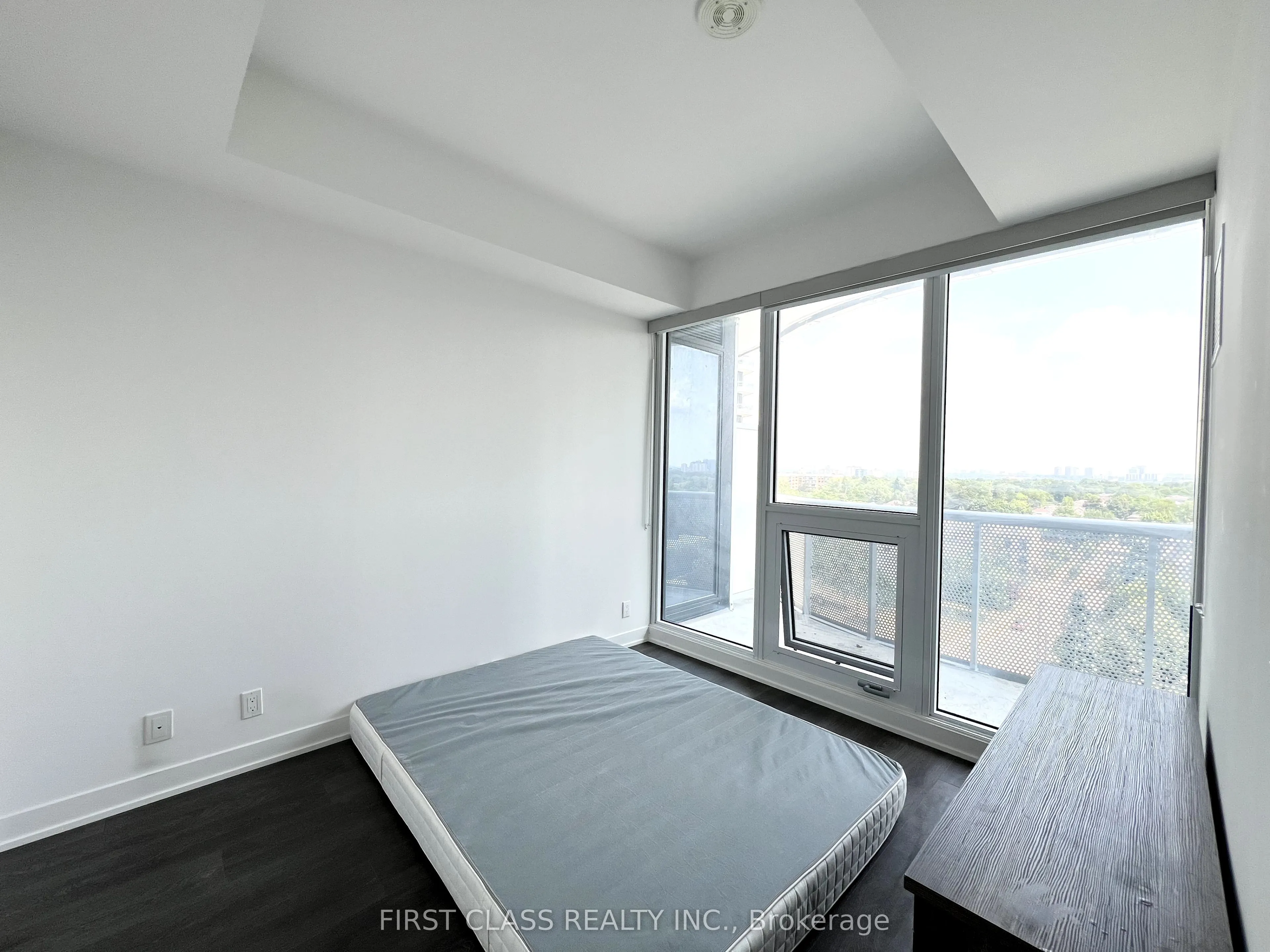 15 Holmes Avenue #910