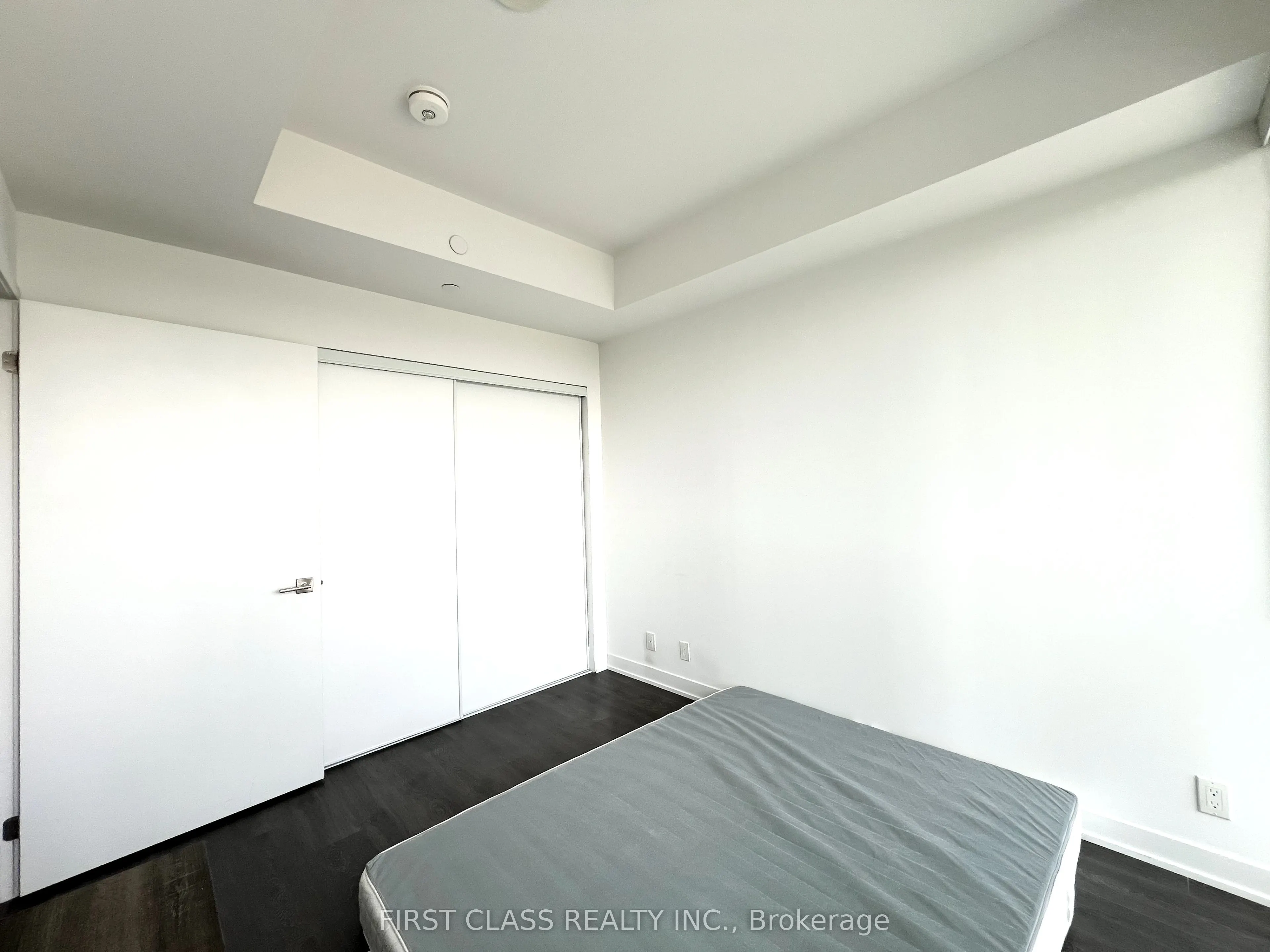 15 Holmes Avenue #910