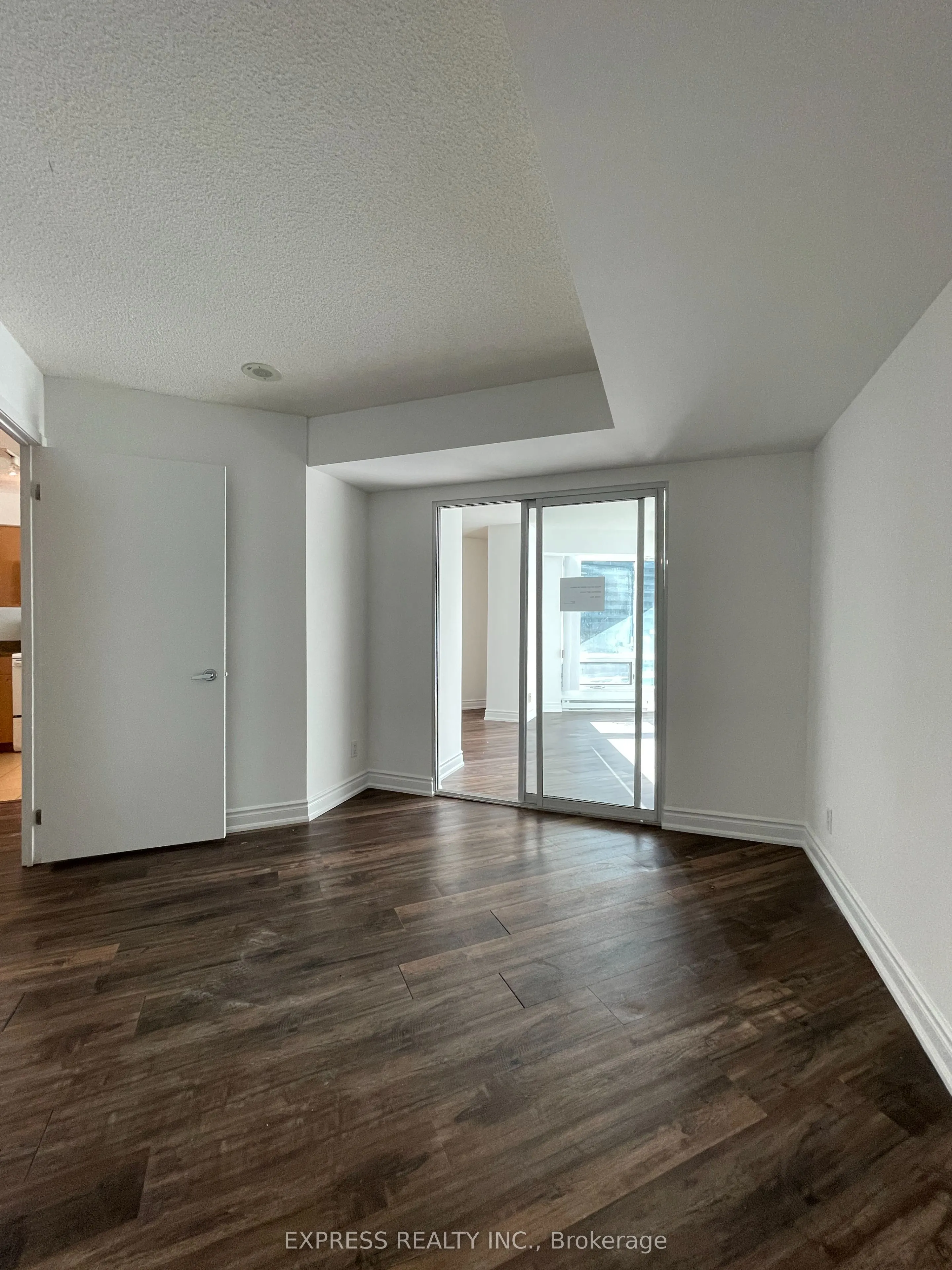 361 Front Street W #512