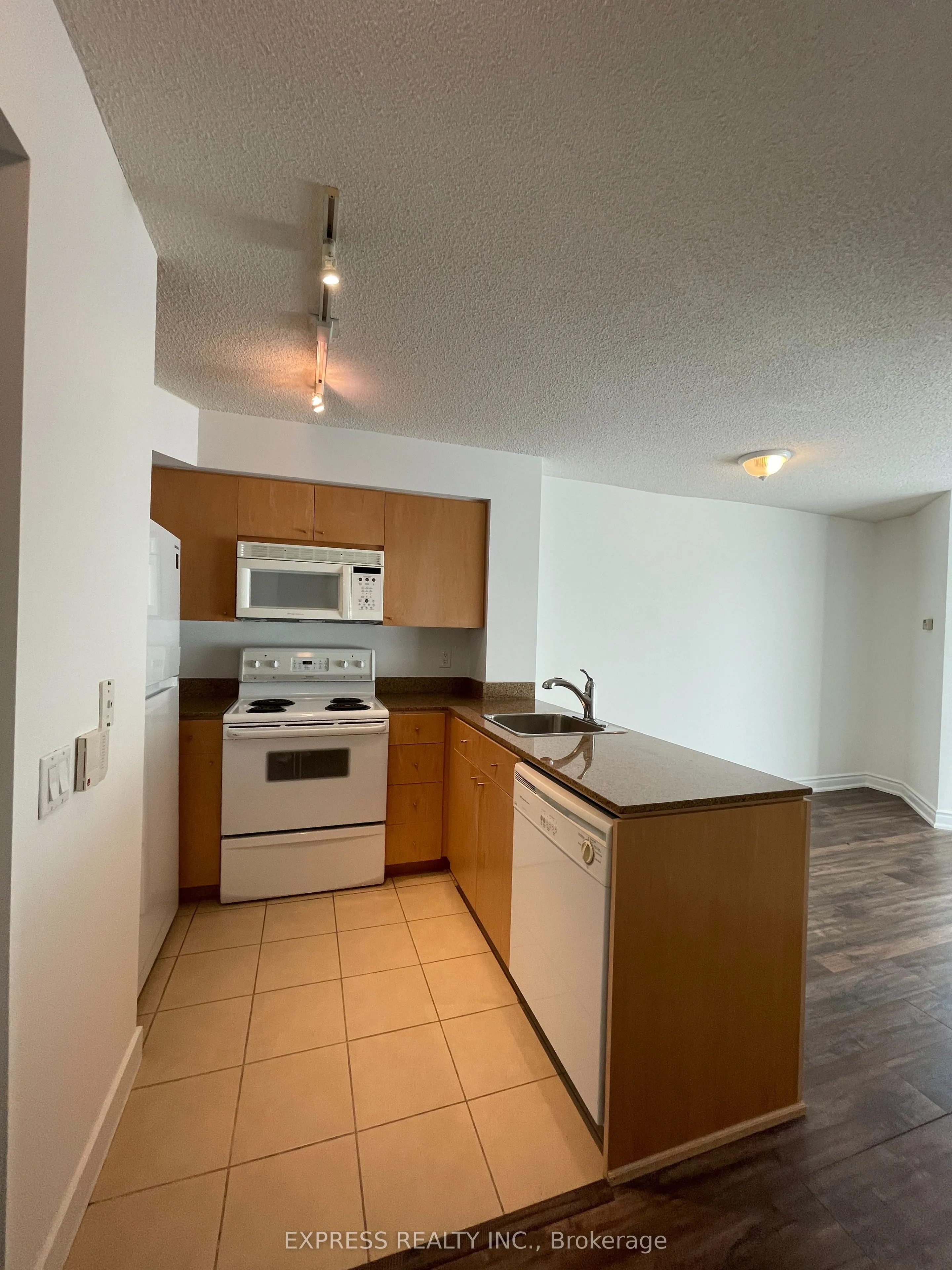 361 Front Street W #512