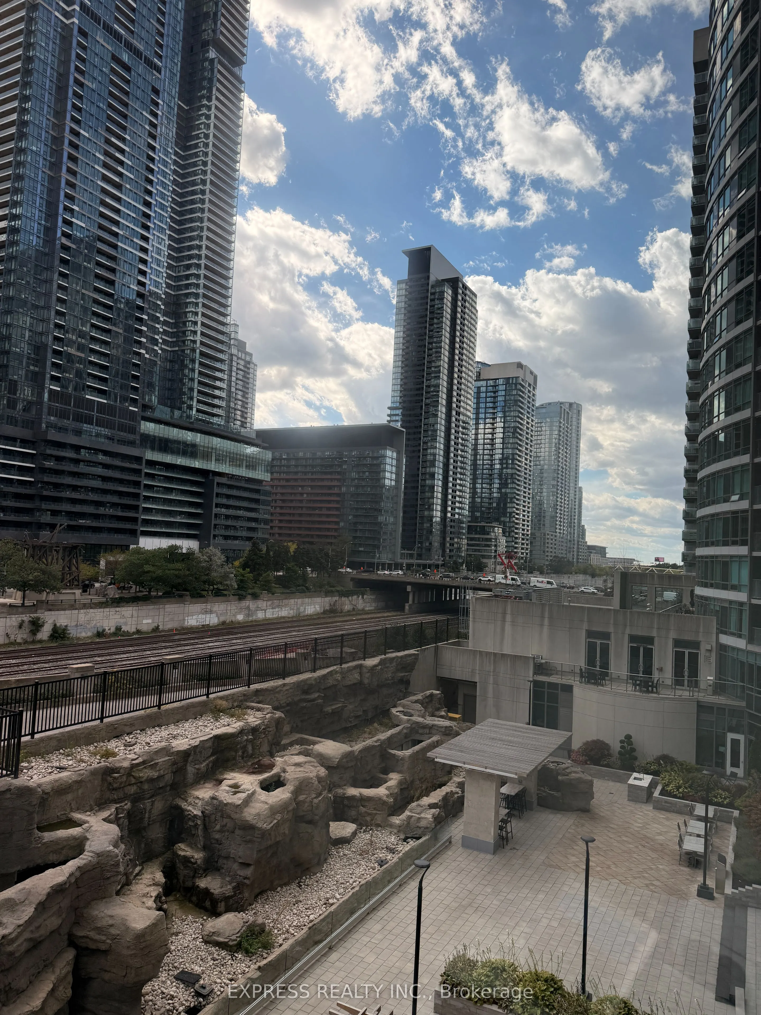 361 Front Street W #512