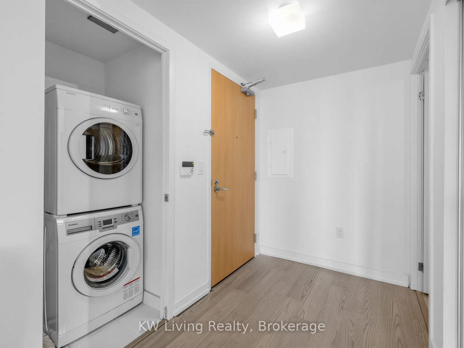 11 Wellesley Street W #1307