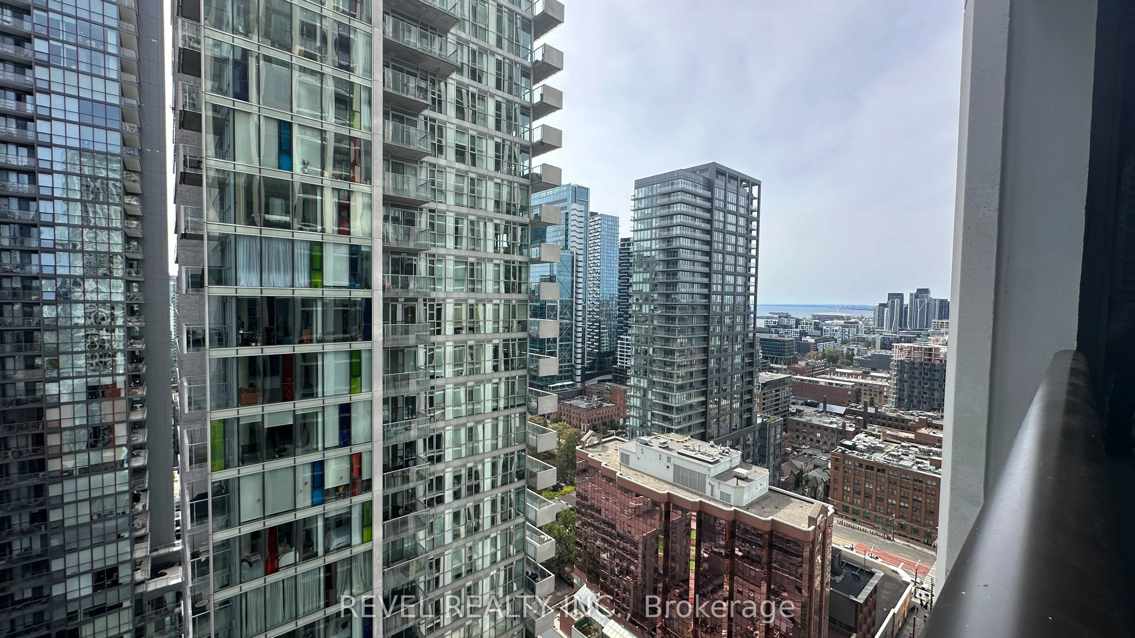 400 King Street W #2808