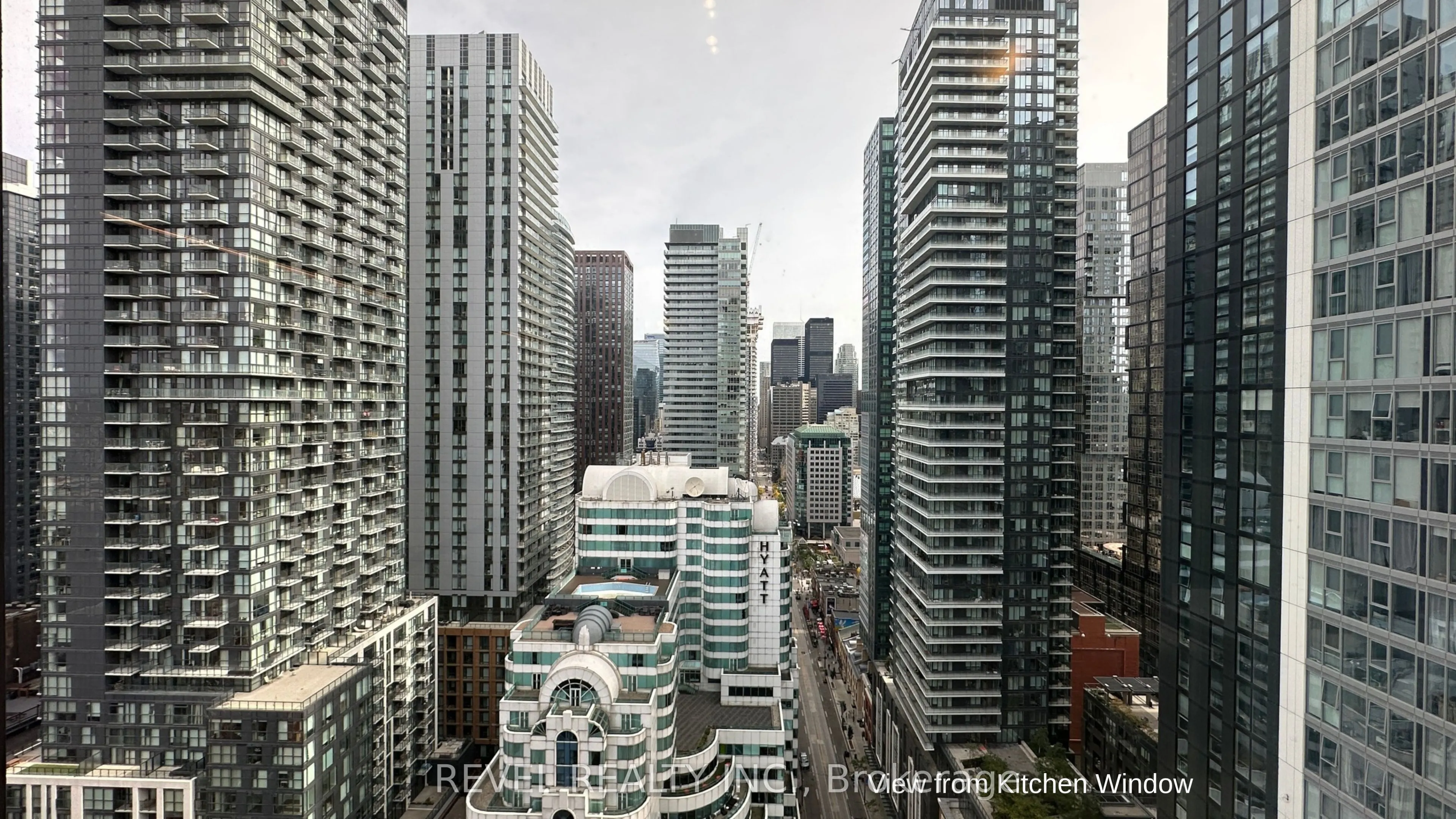 400 King Street W #2808
