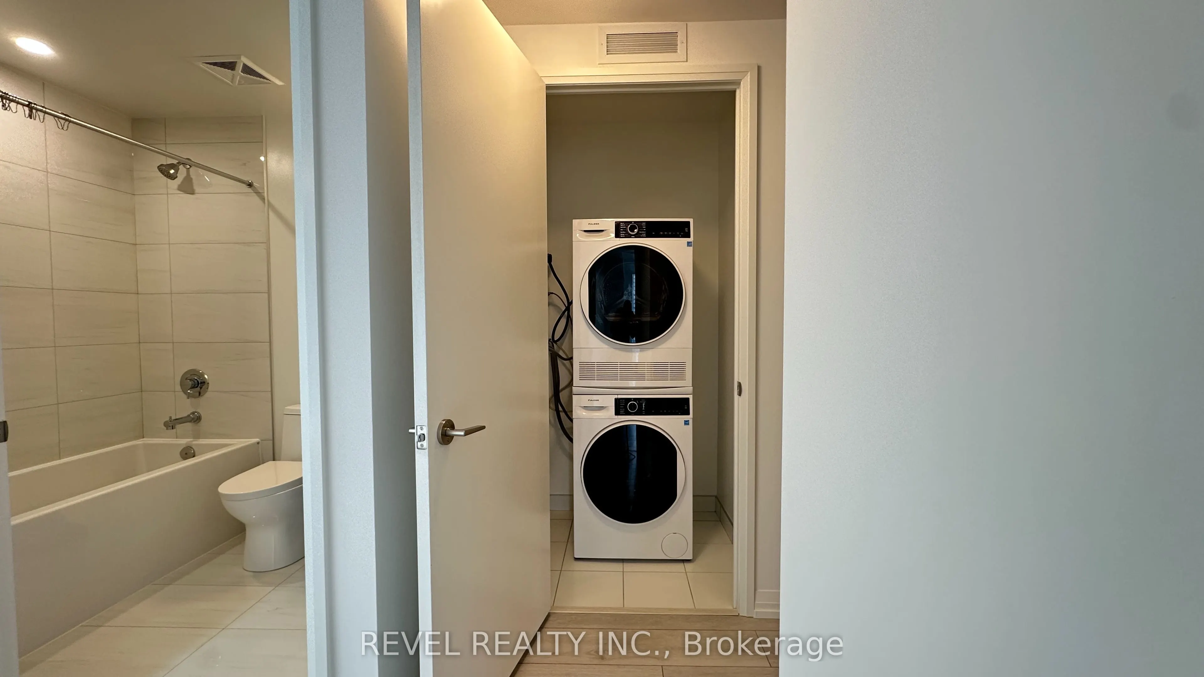 400 King Street W #2808