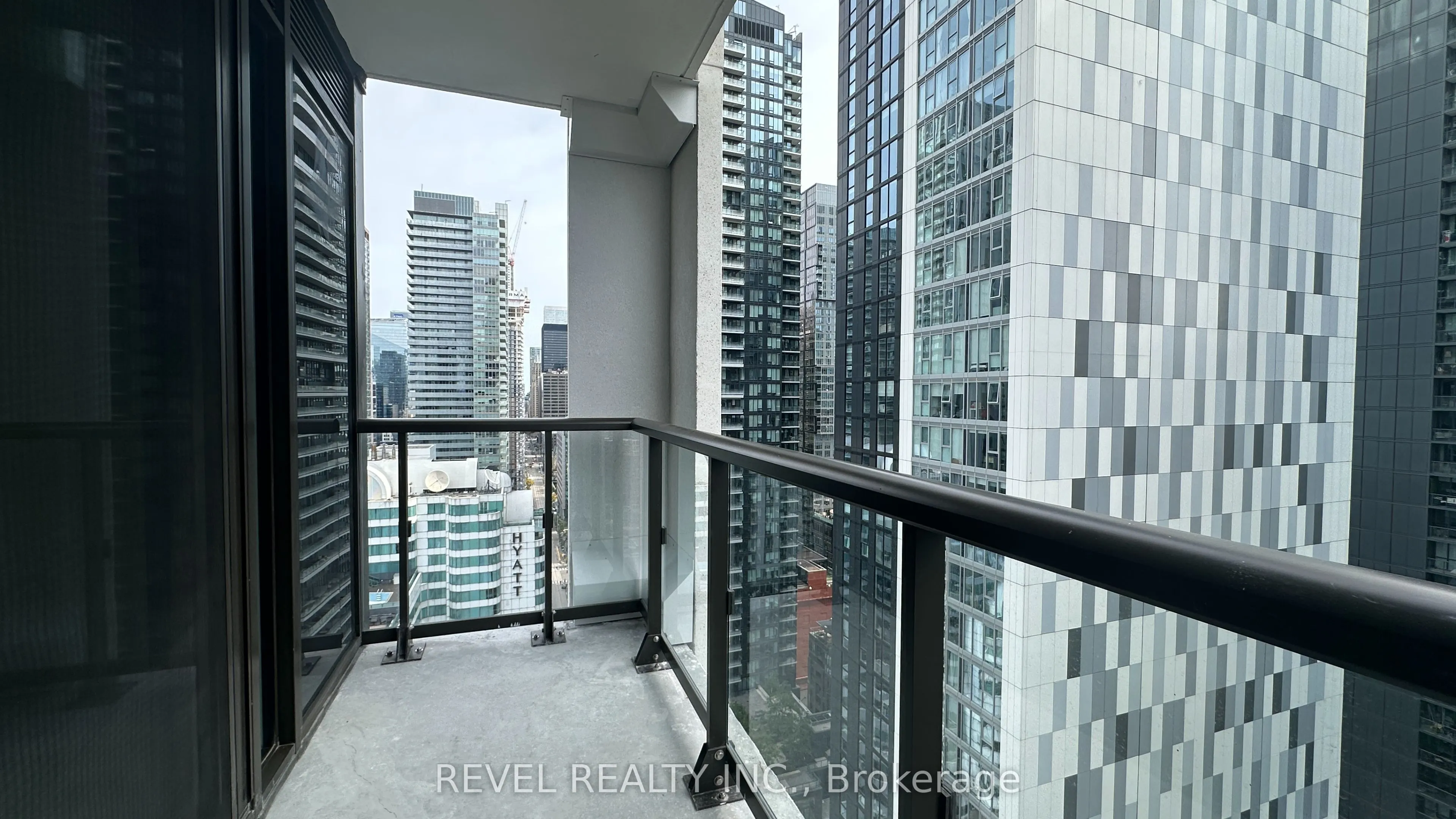 400 King Street W #2808