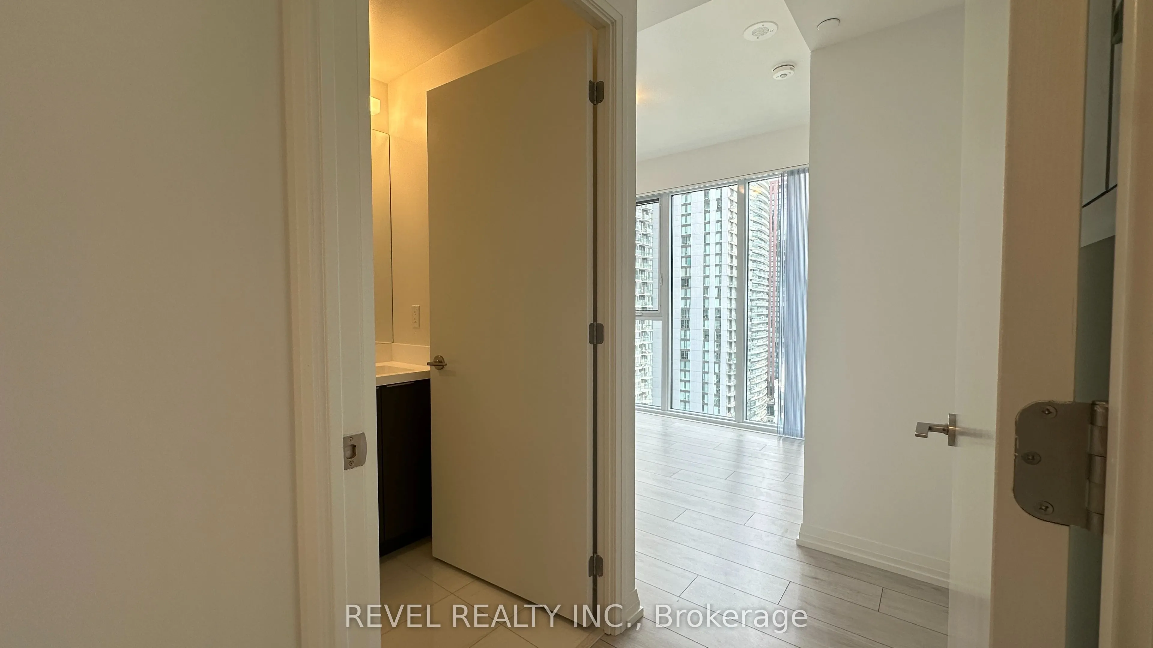 400 King Street W #2808