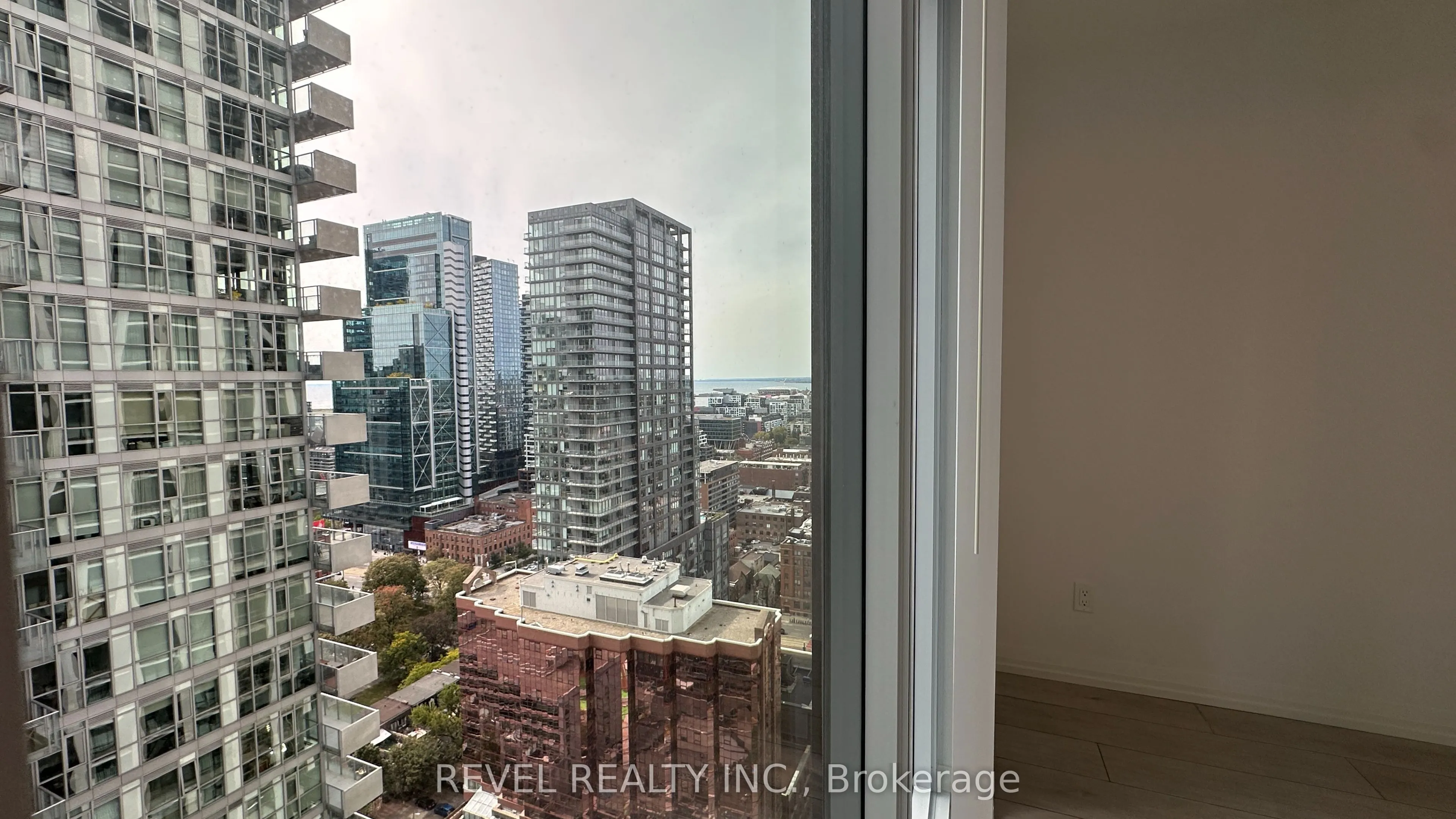 400 King Street W #2808