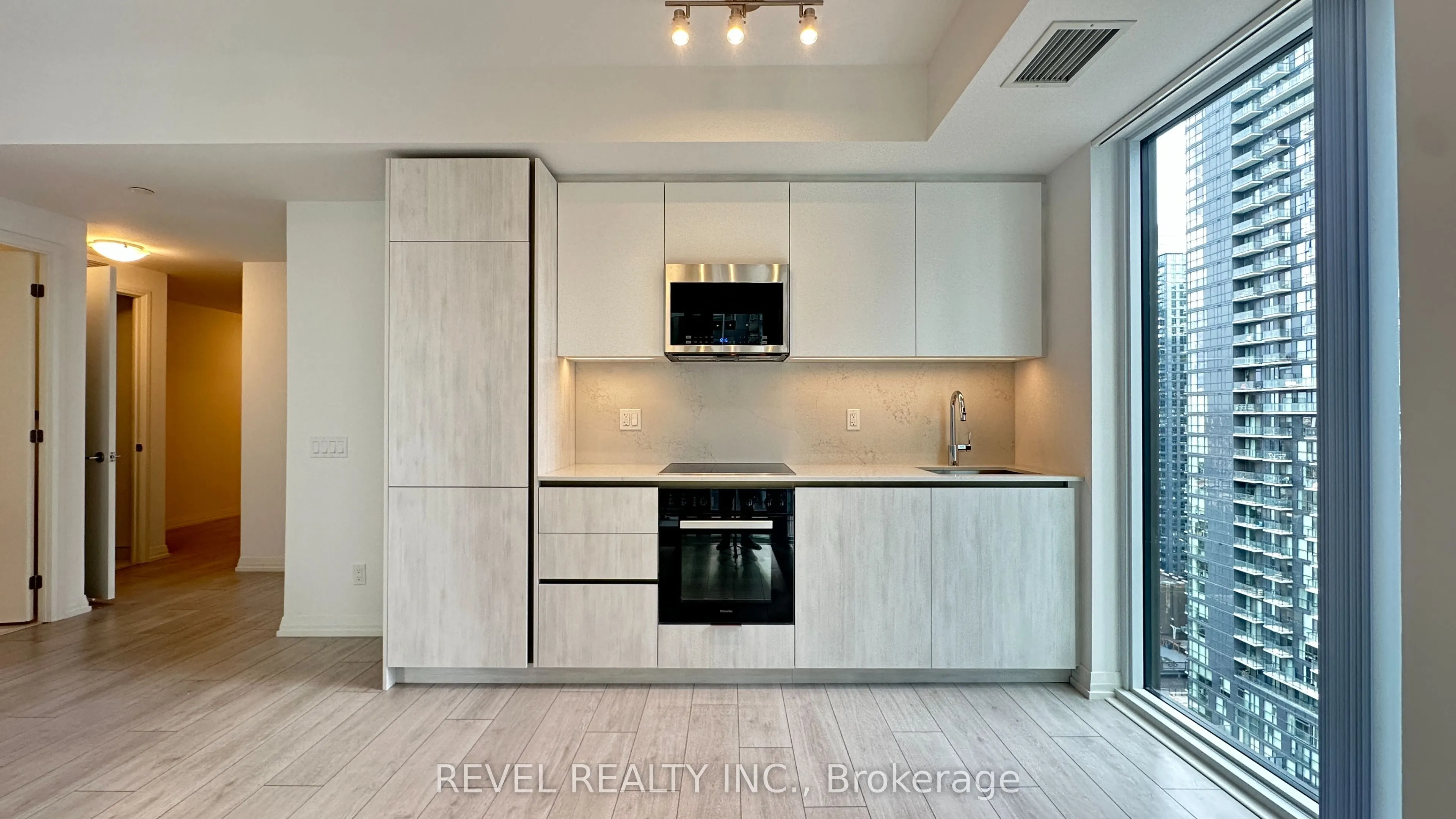 400 King Street W #2808