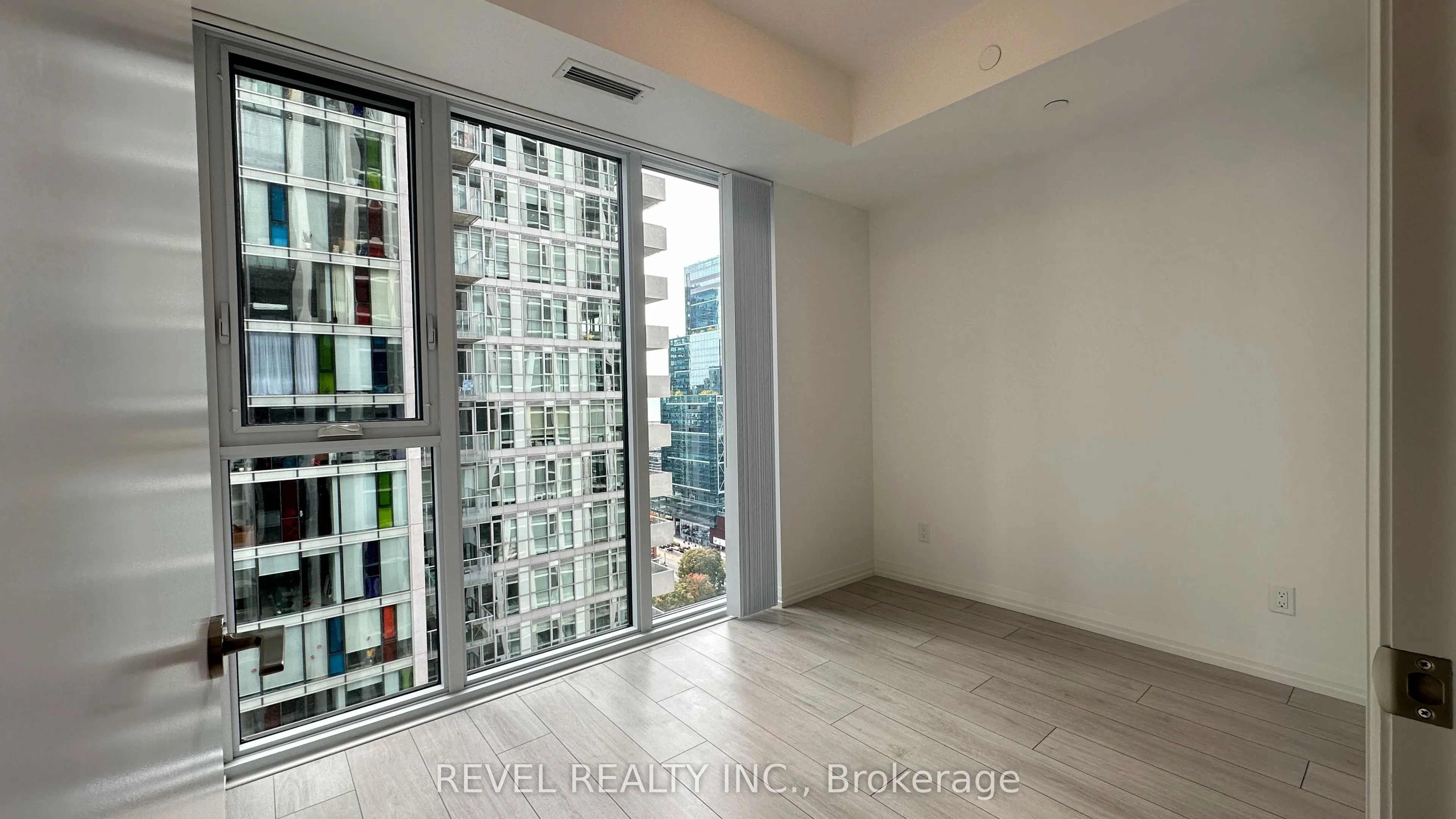 400 King Street W #2808