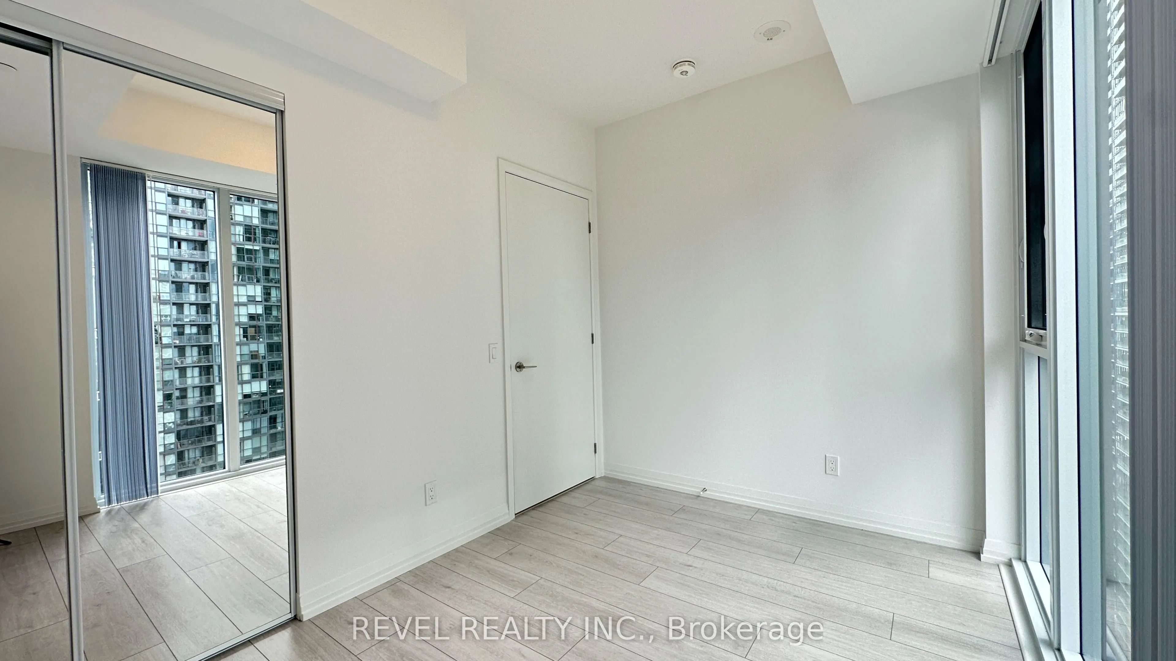 400 King Street W #2808