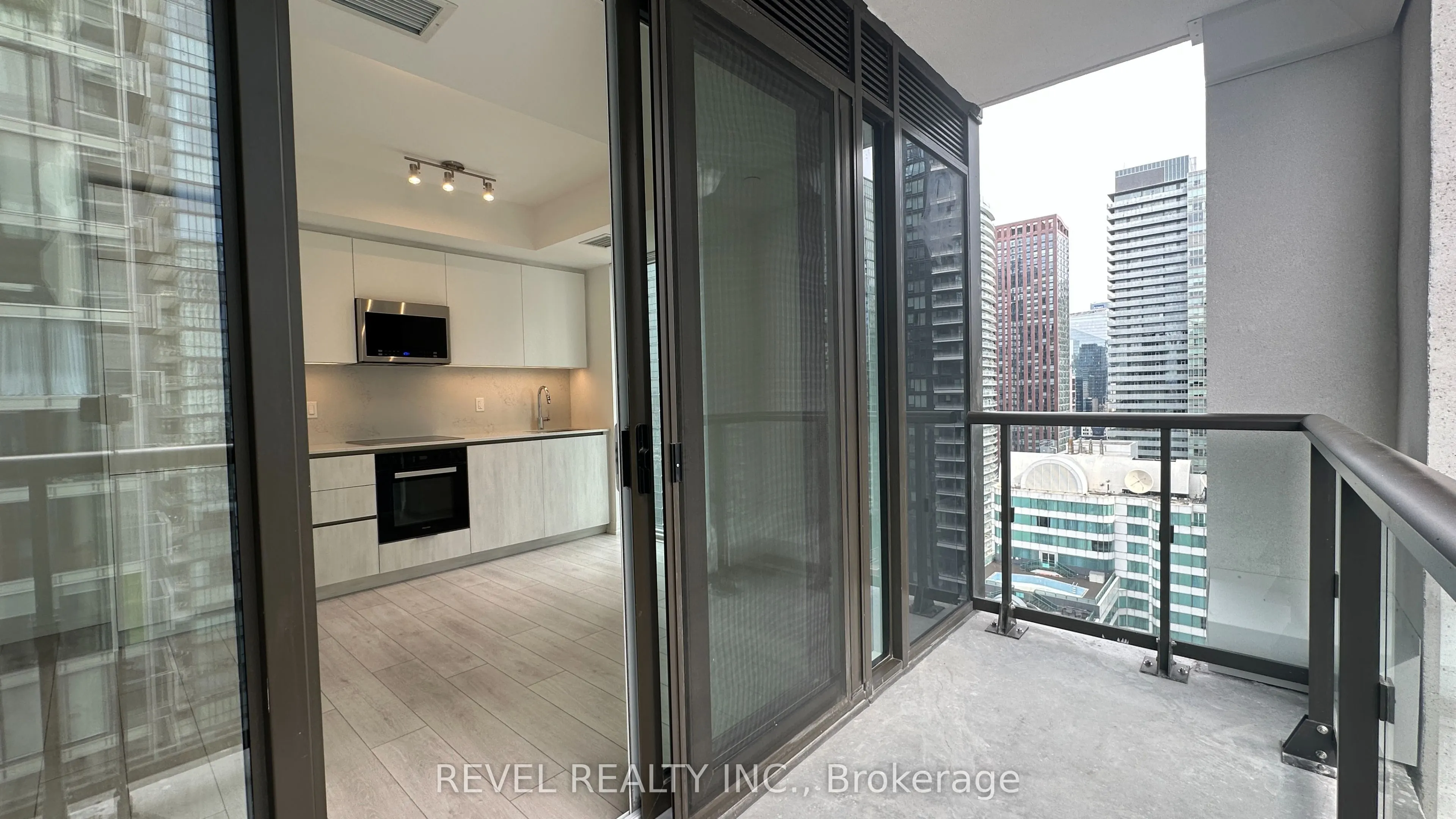 400 King Street W #2808