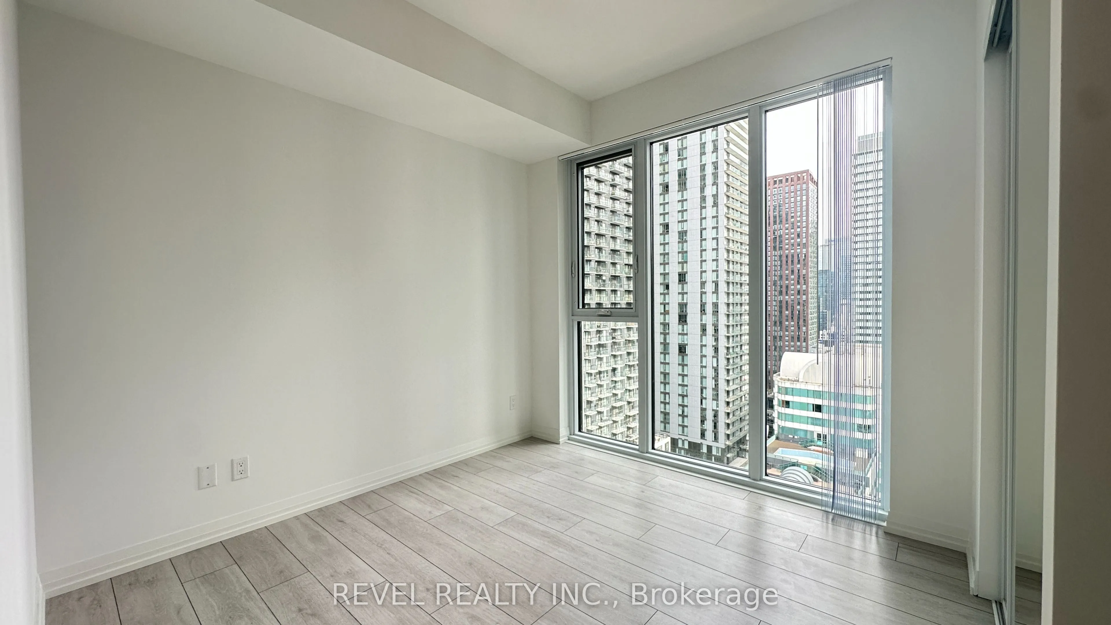 400 King Street W #2808