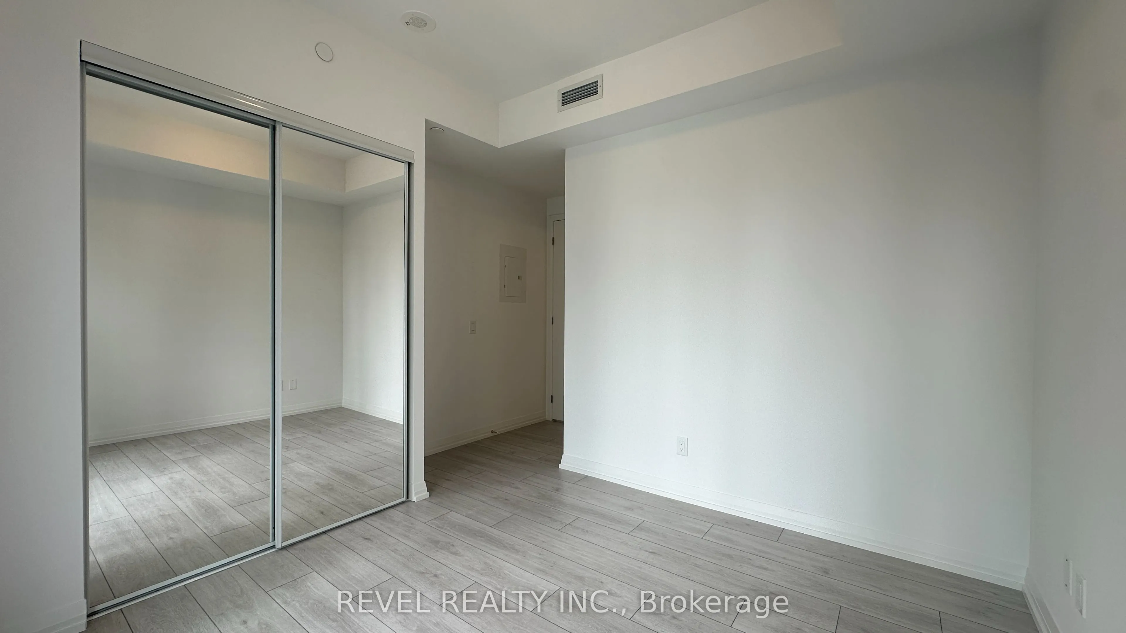 400 King Street W #2808