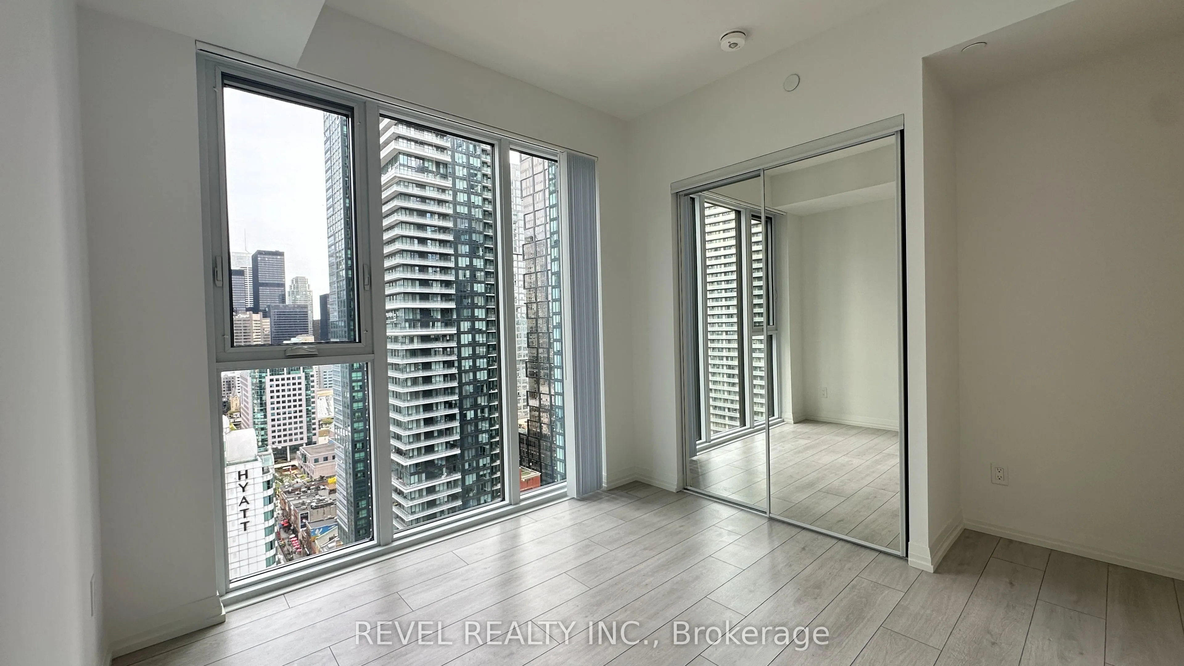 400 King Street W #2808