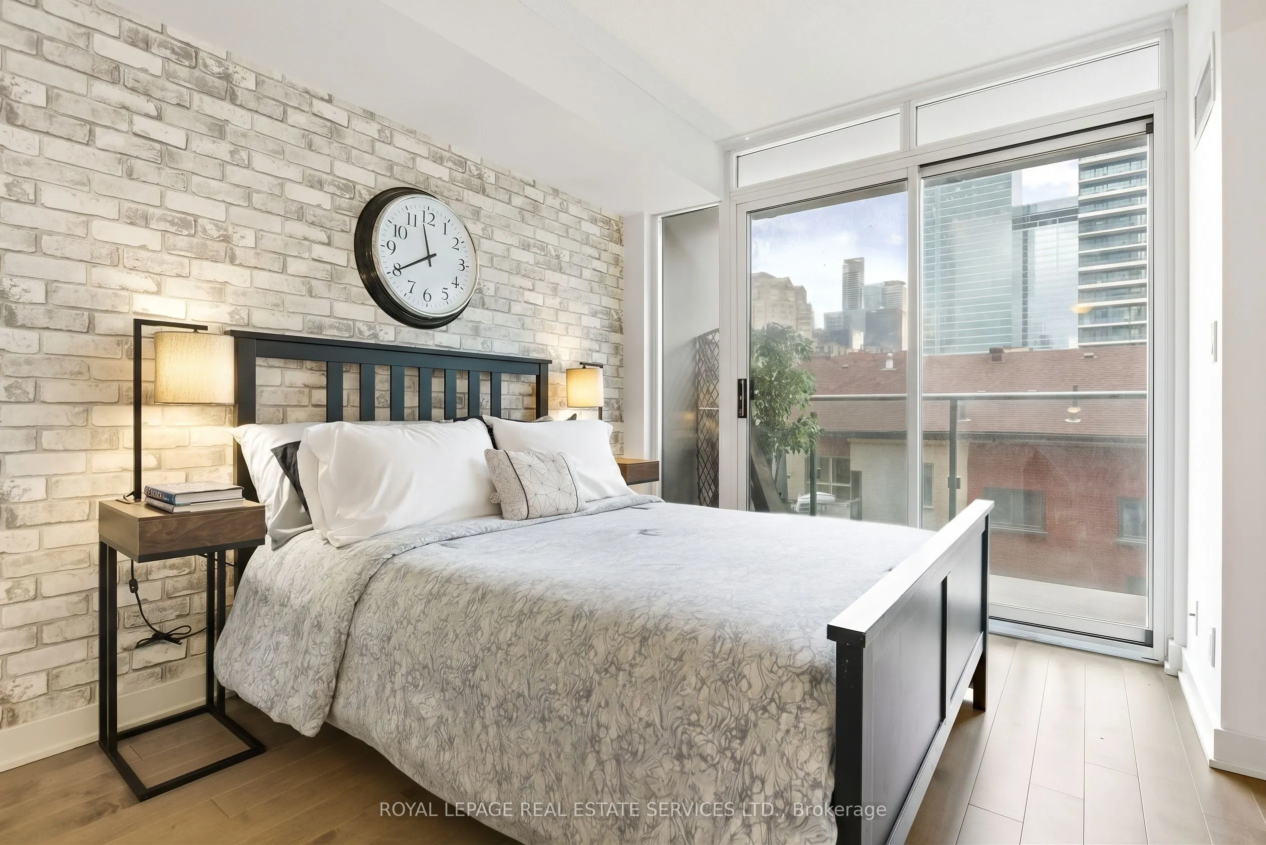 21 Nelson Street #430