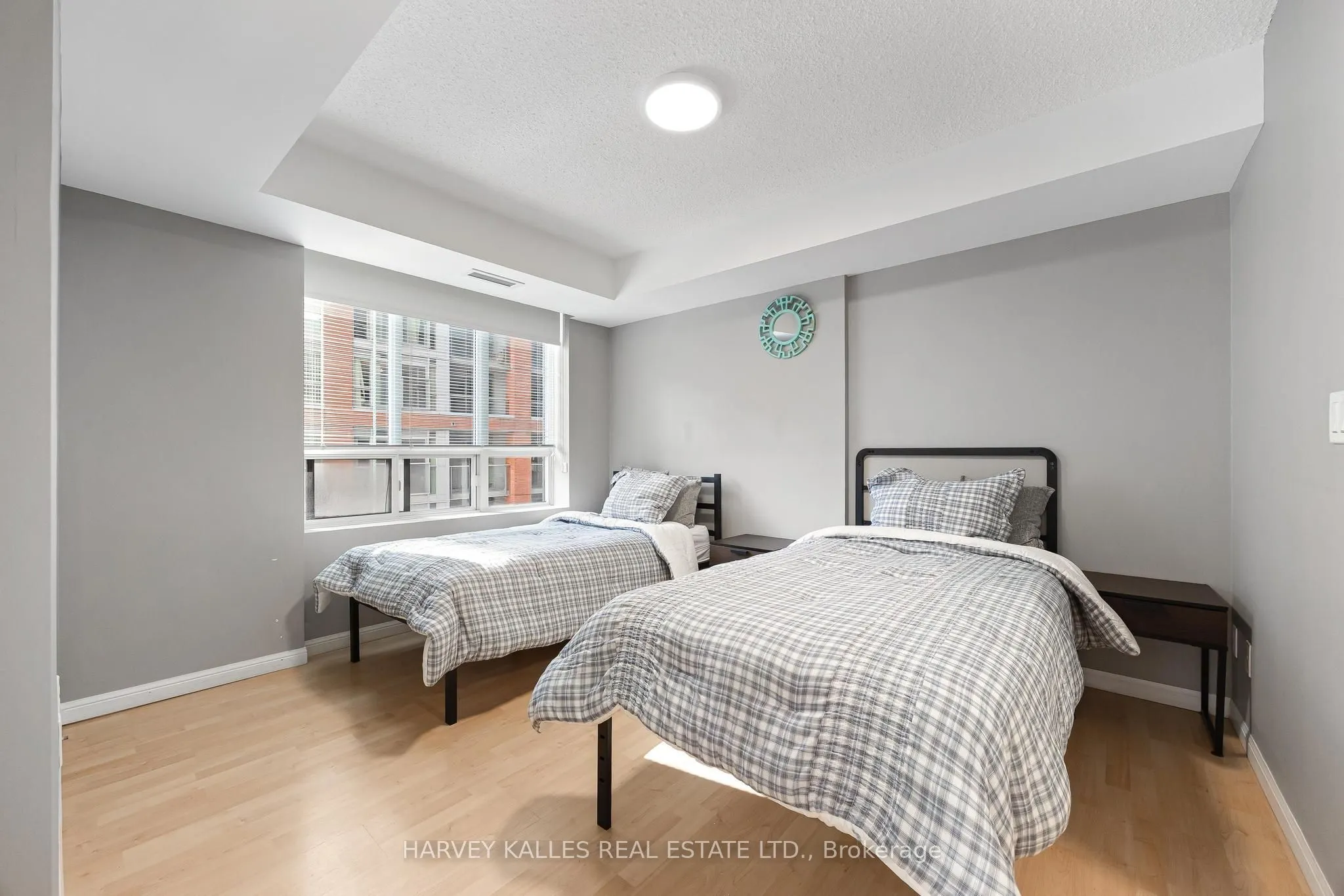 140 Simcoe Street #515
