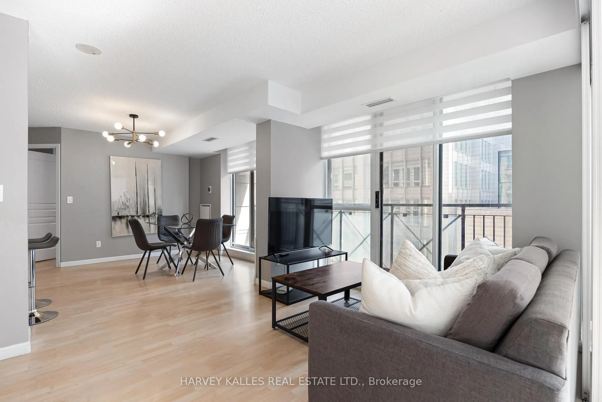140 Simcoe Street #515