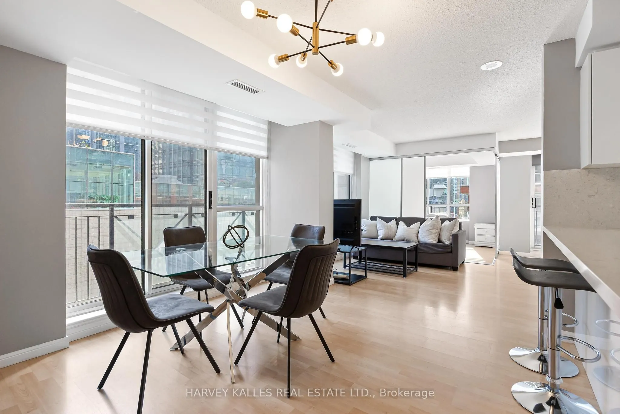140 Simcoe Street #515