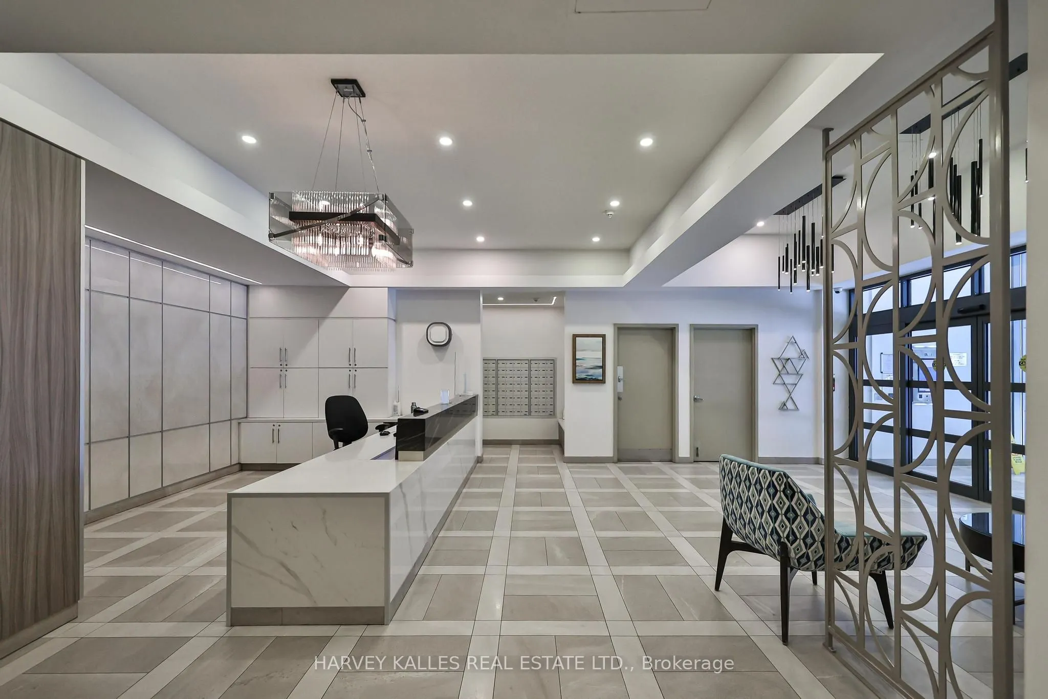 140 Simcoe Street #515