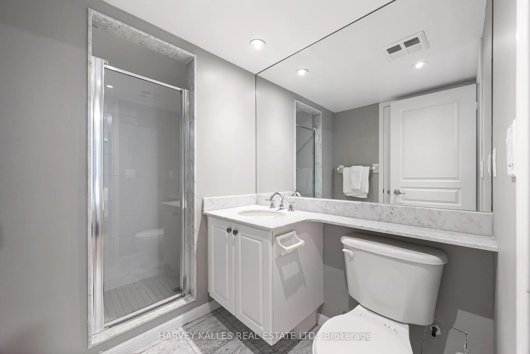 140 Simcoe Street #515