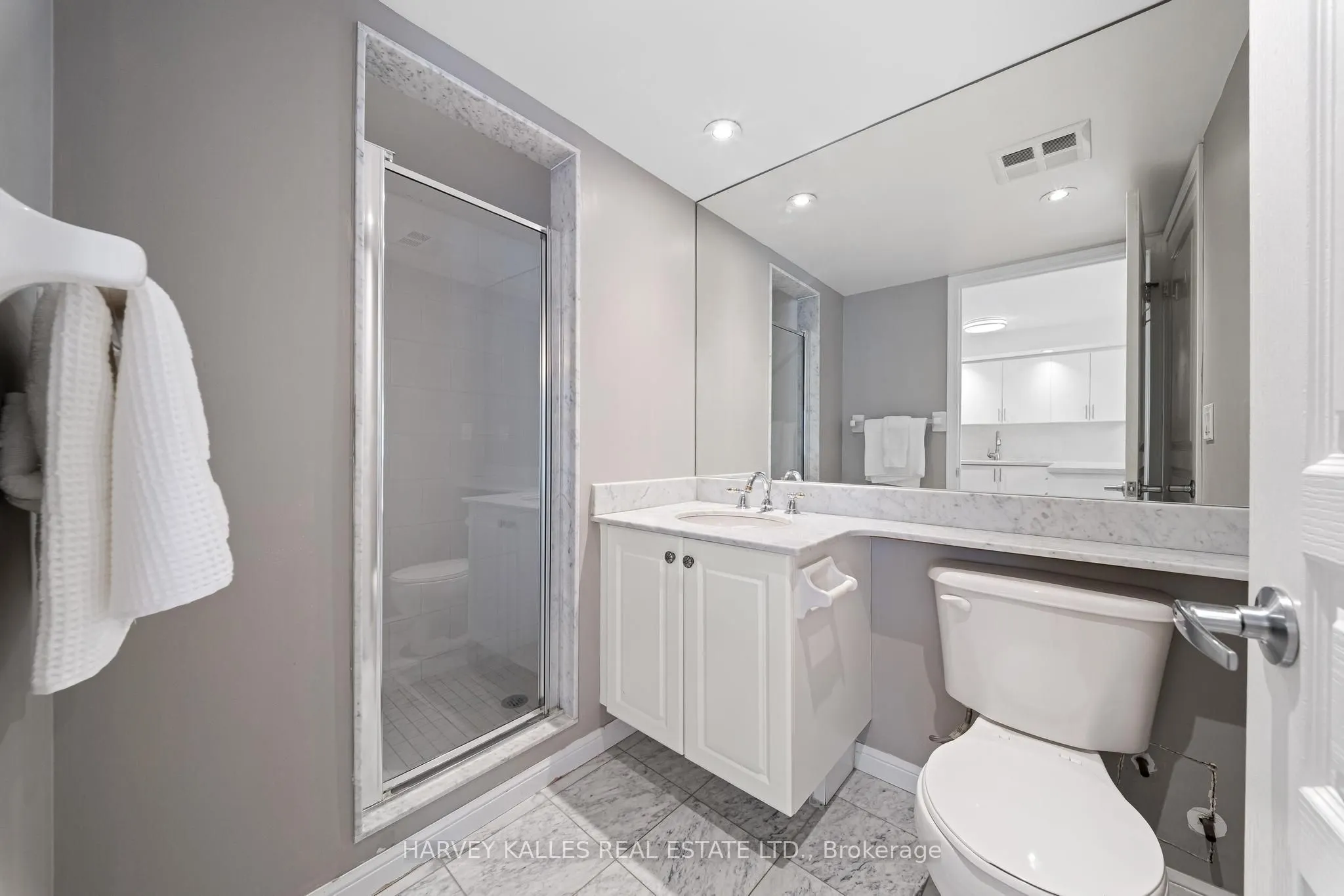 140 Simcoe Street #515