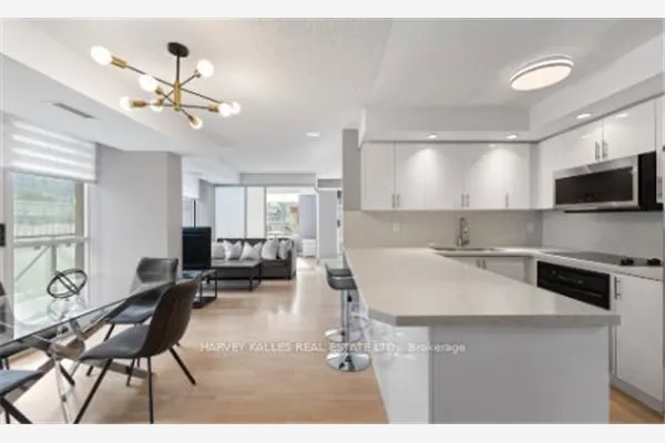 140 Simcoe Street #515