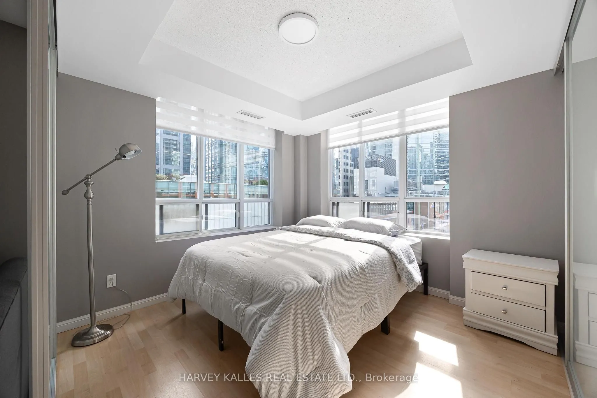 140 Simcoe Street #515