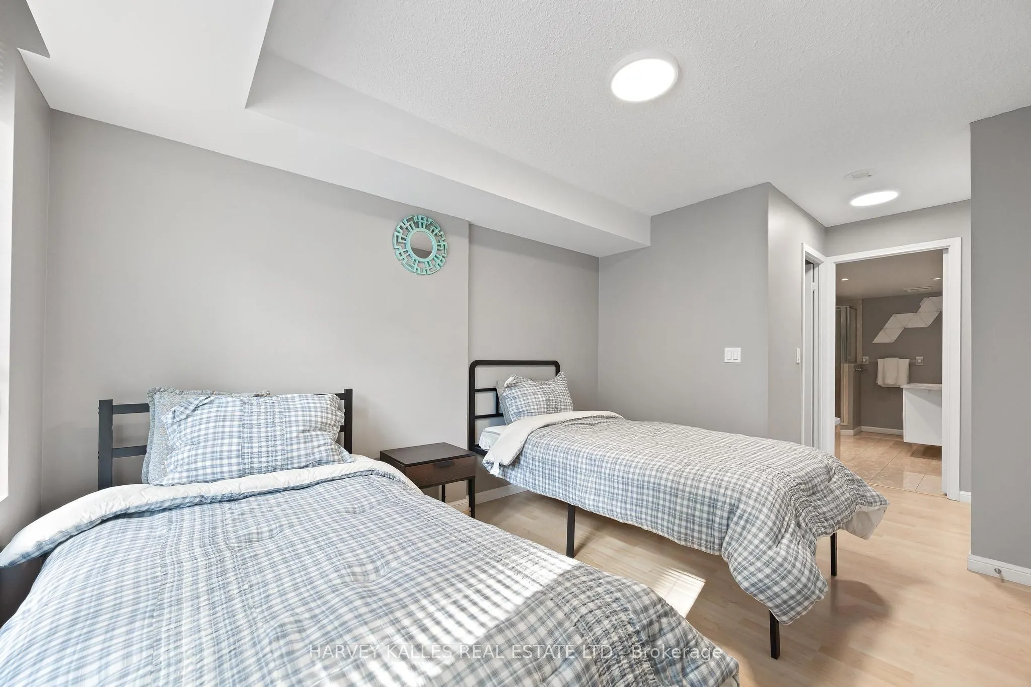 140 Simcoe Street #515