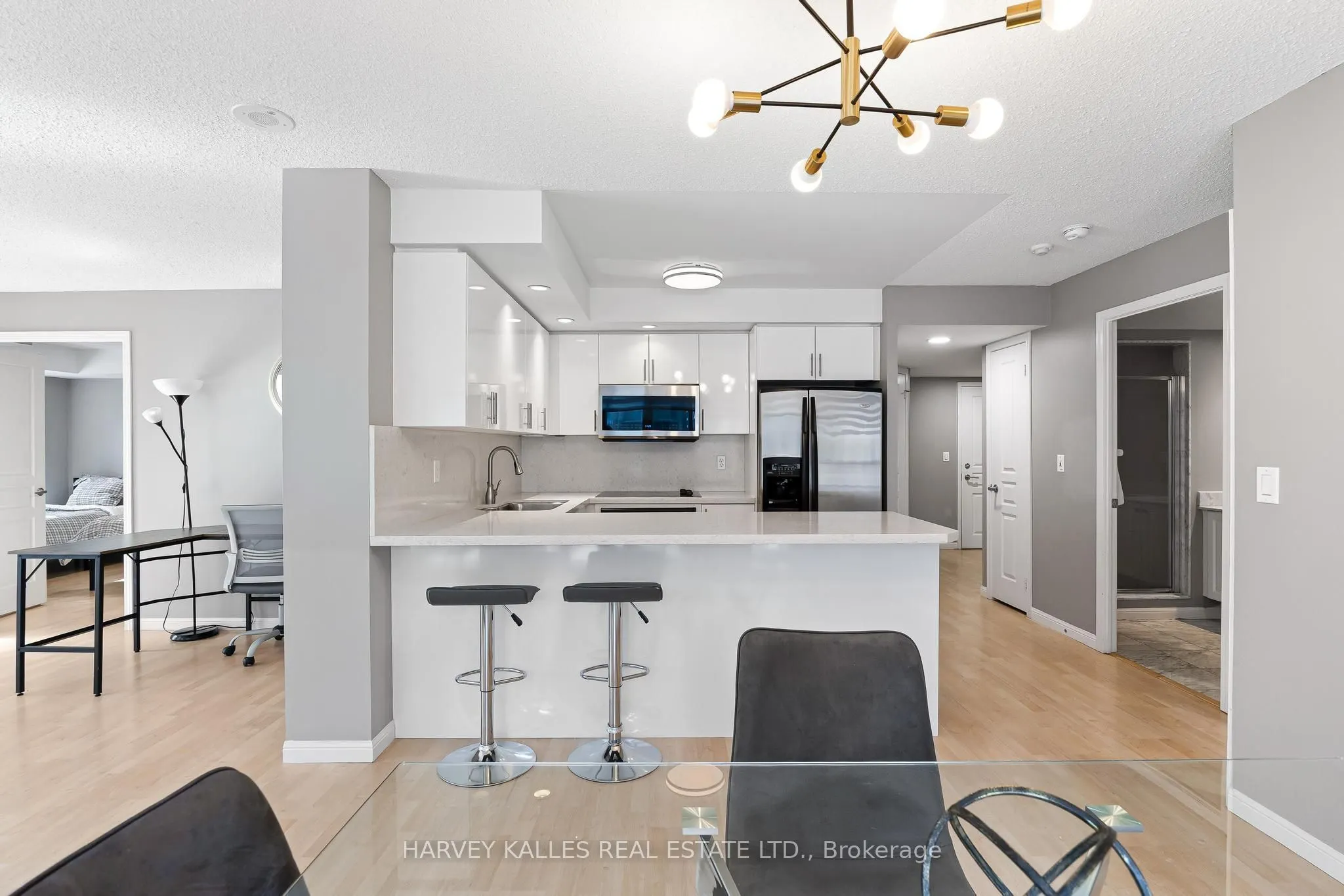 140 Simcoe Street #515