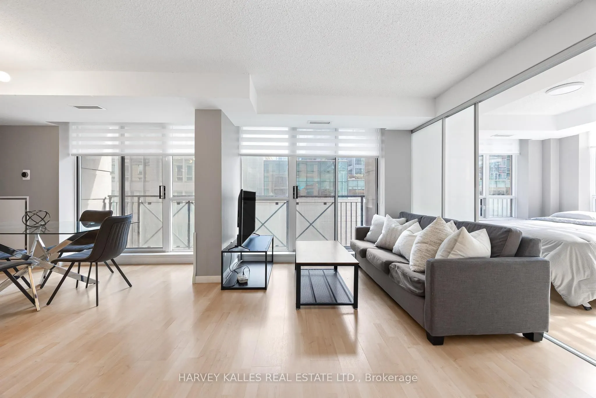 140 Simcoe Street #515