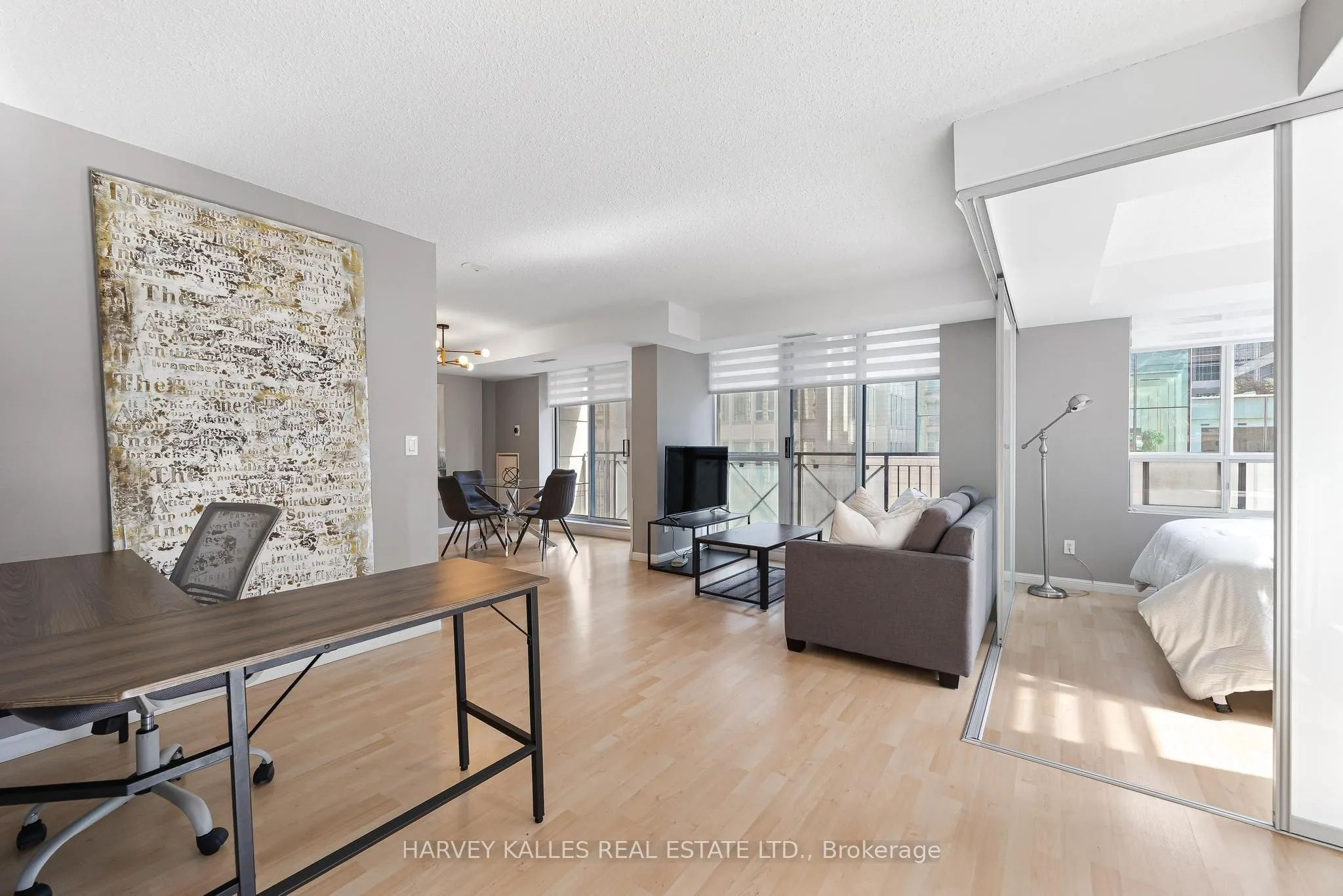 140 Simcoe Street #515