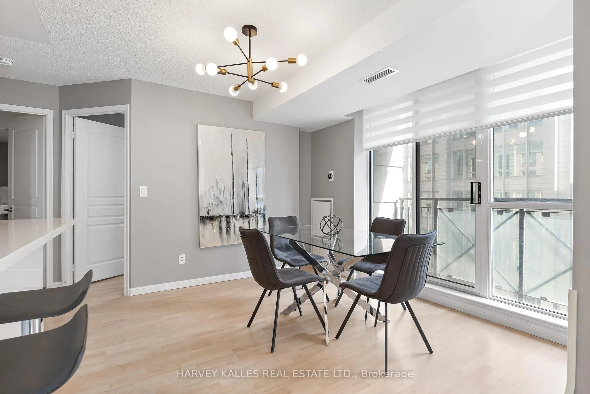 140 Simcoe Street #515
