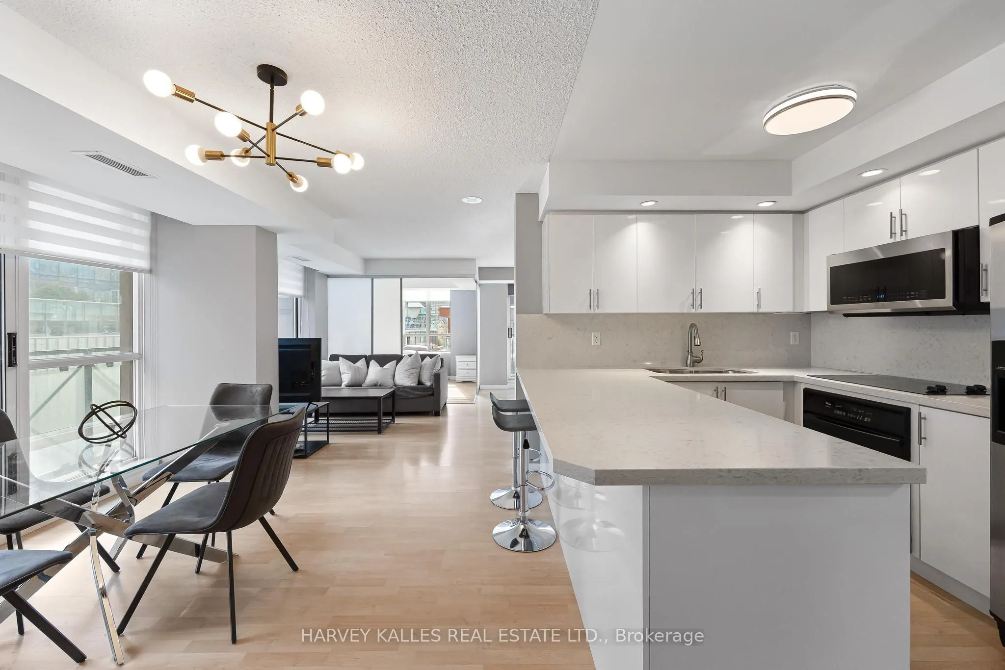 140 Simcoe Street #515