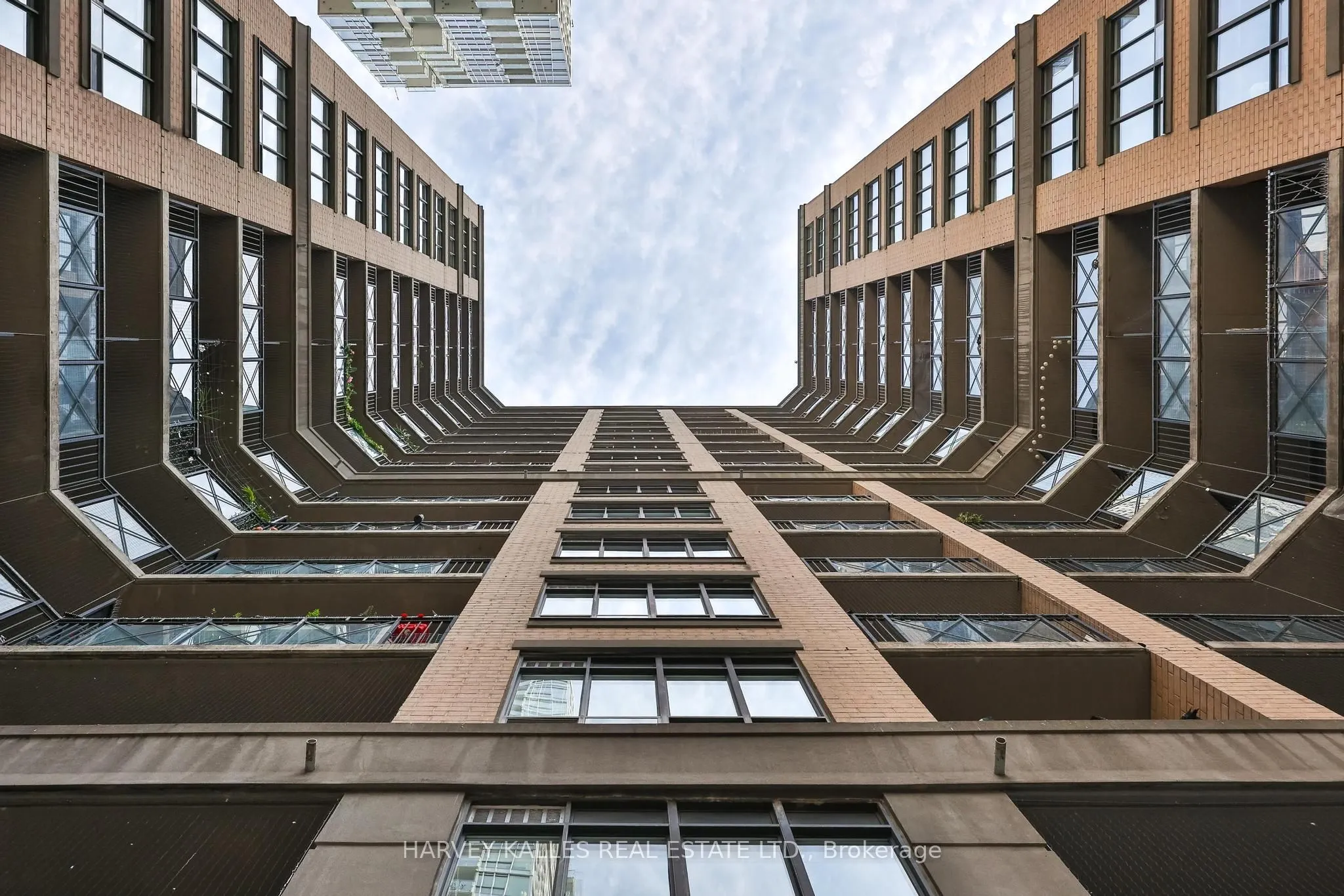 140 Simcoe Street #515