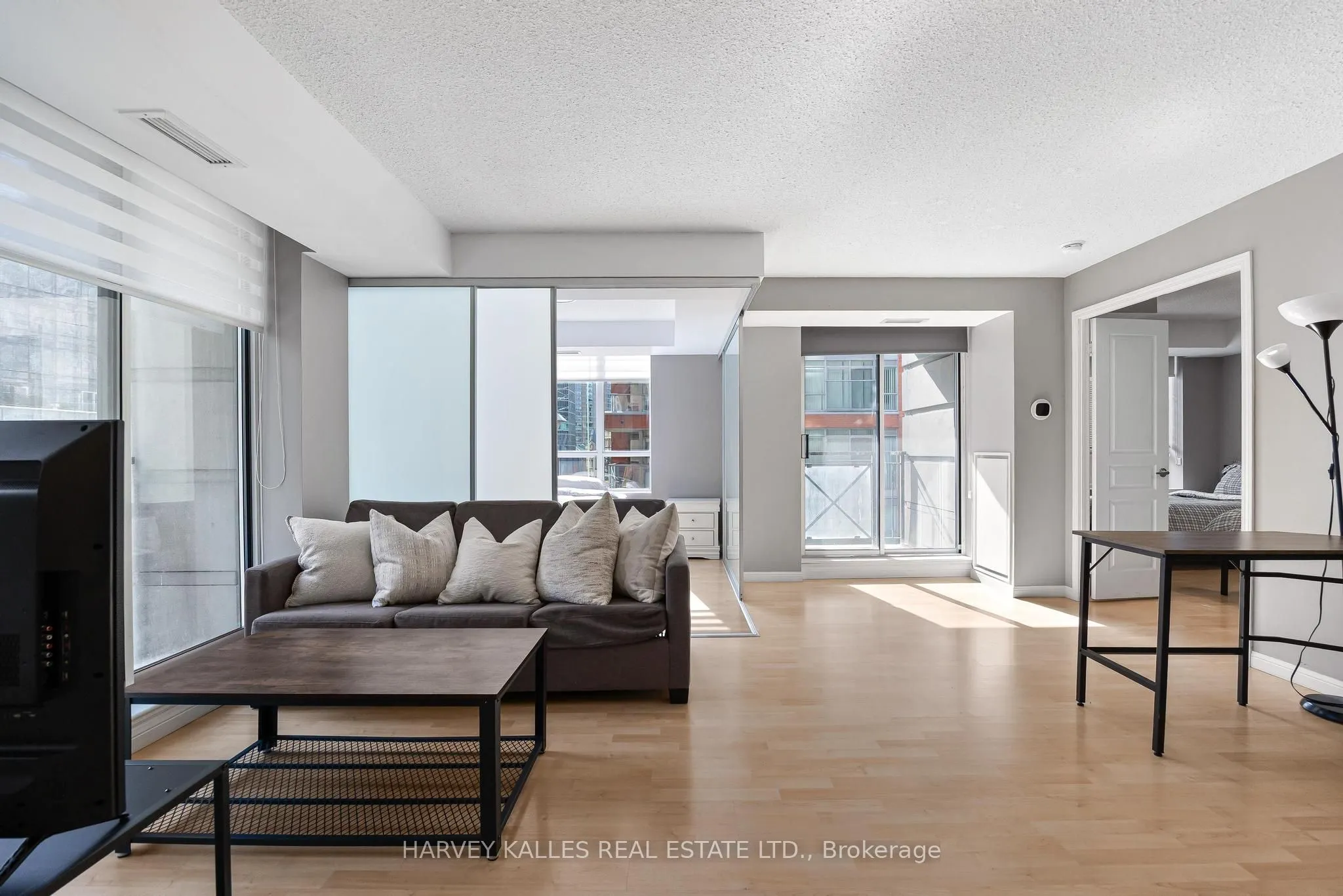 140 Simcoe Street #515