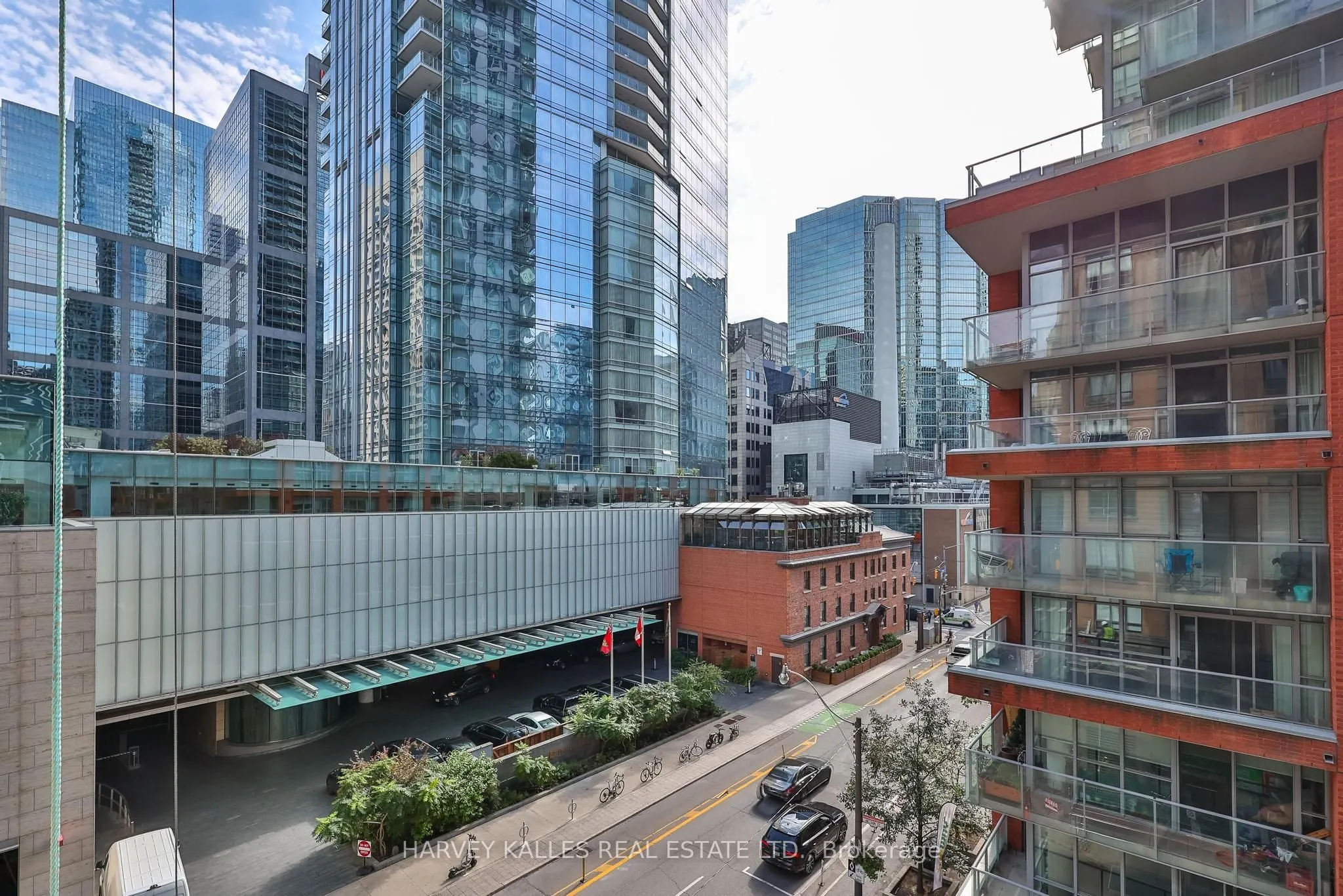 140 Simcoe Street #515
