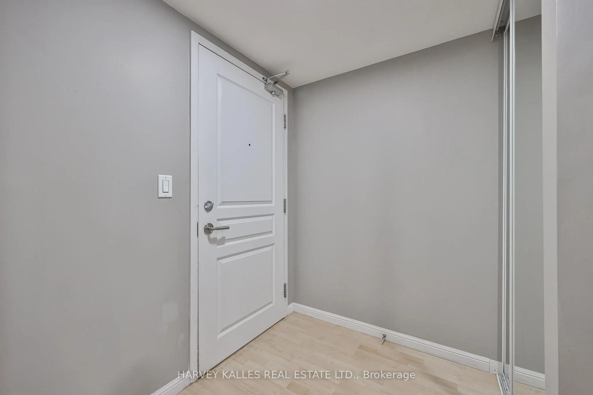140 Simcoe Street #515