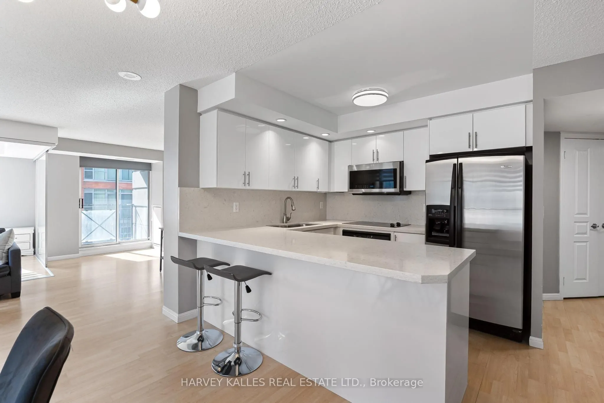 140 Simcoe Street #515