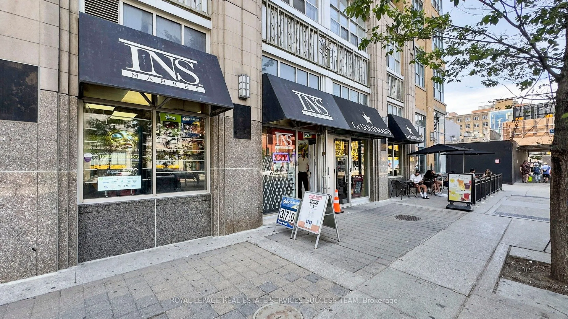 148 Spadina Avenue #3