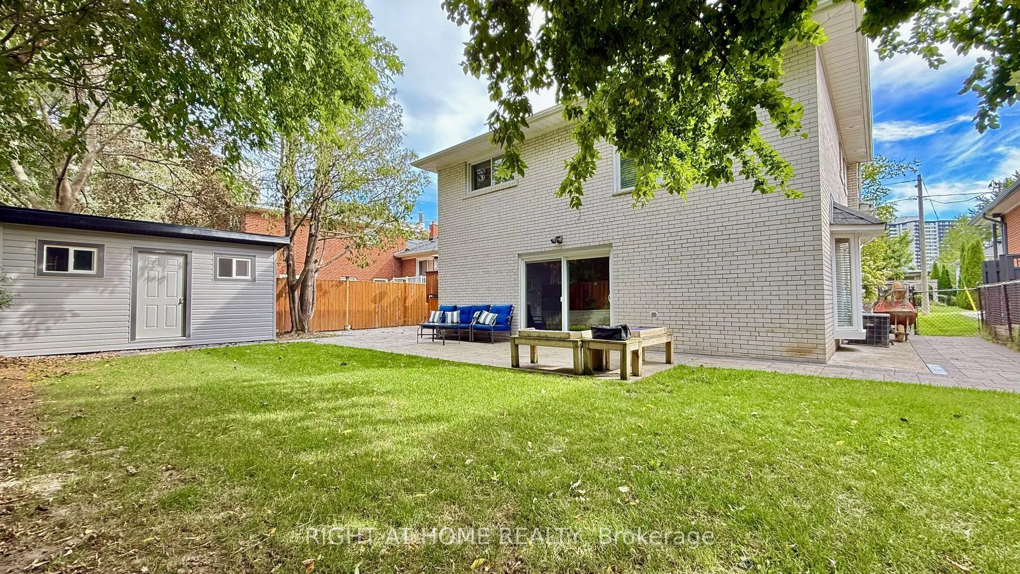 24 Stonedene Boulevard