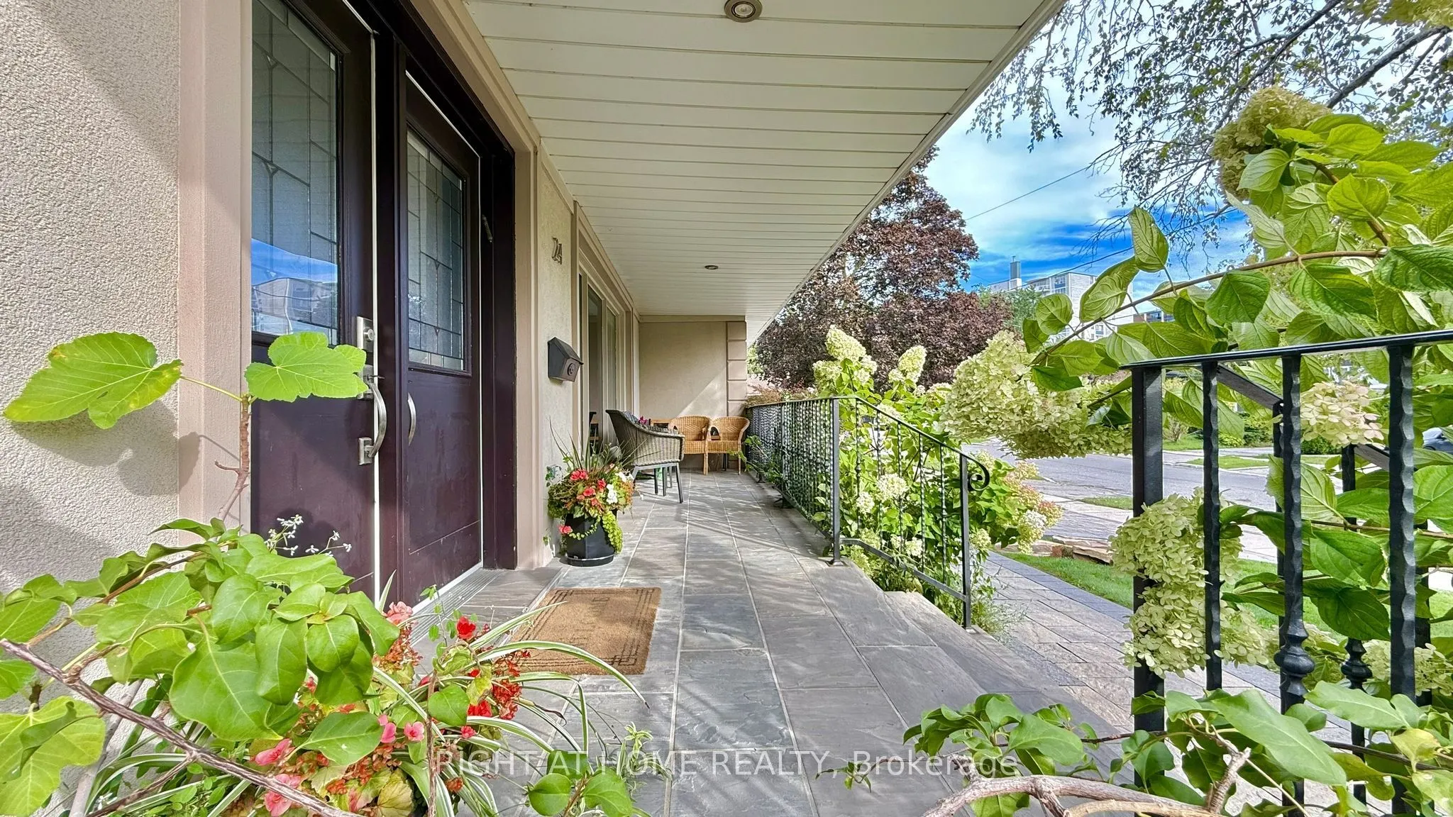 24 Stonedene Boulevard